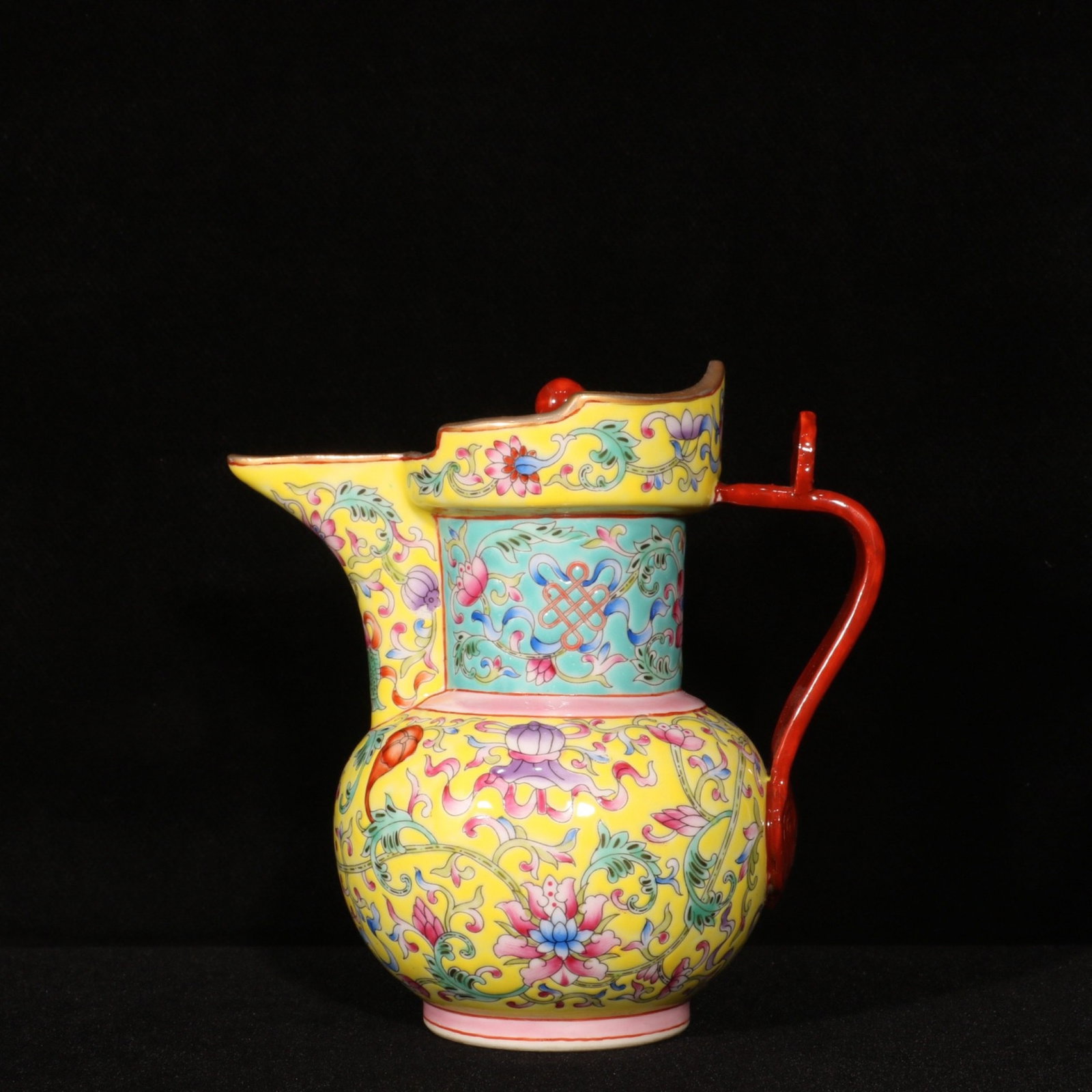 An Exquisite Enamel Lotus Pattern Pot: An Exquisite Enamel Lotus Pattern Pot,Qing Dynasty,China,Qianlong Four-character Mark,Size:5.7inx5.5in