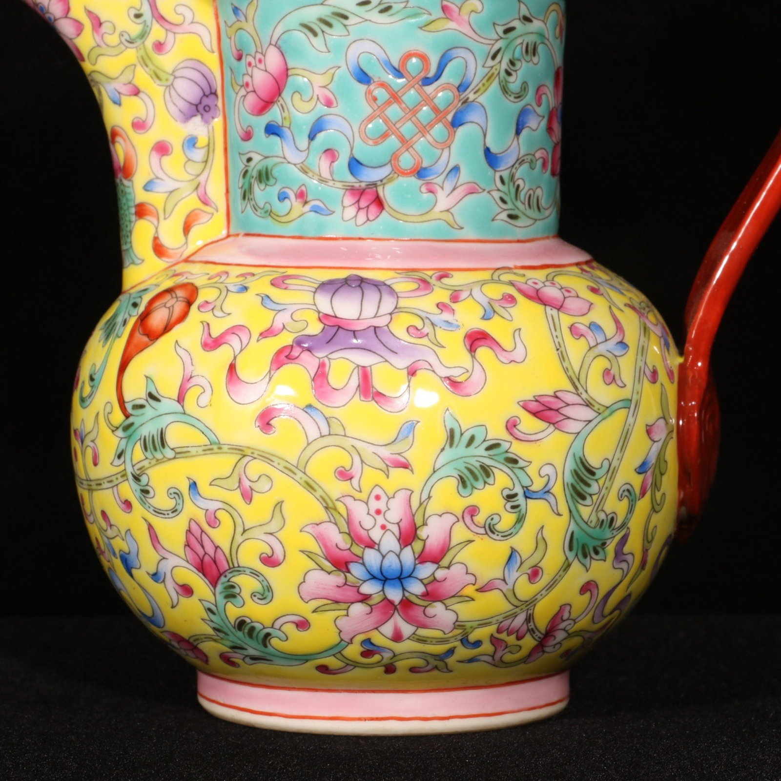 An Exquisite Enamel Lotus Pattern Pot - 3
