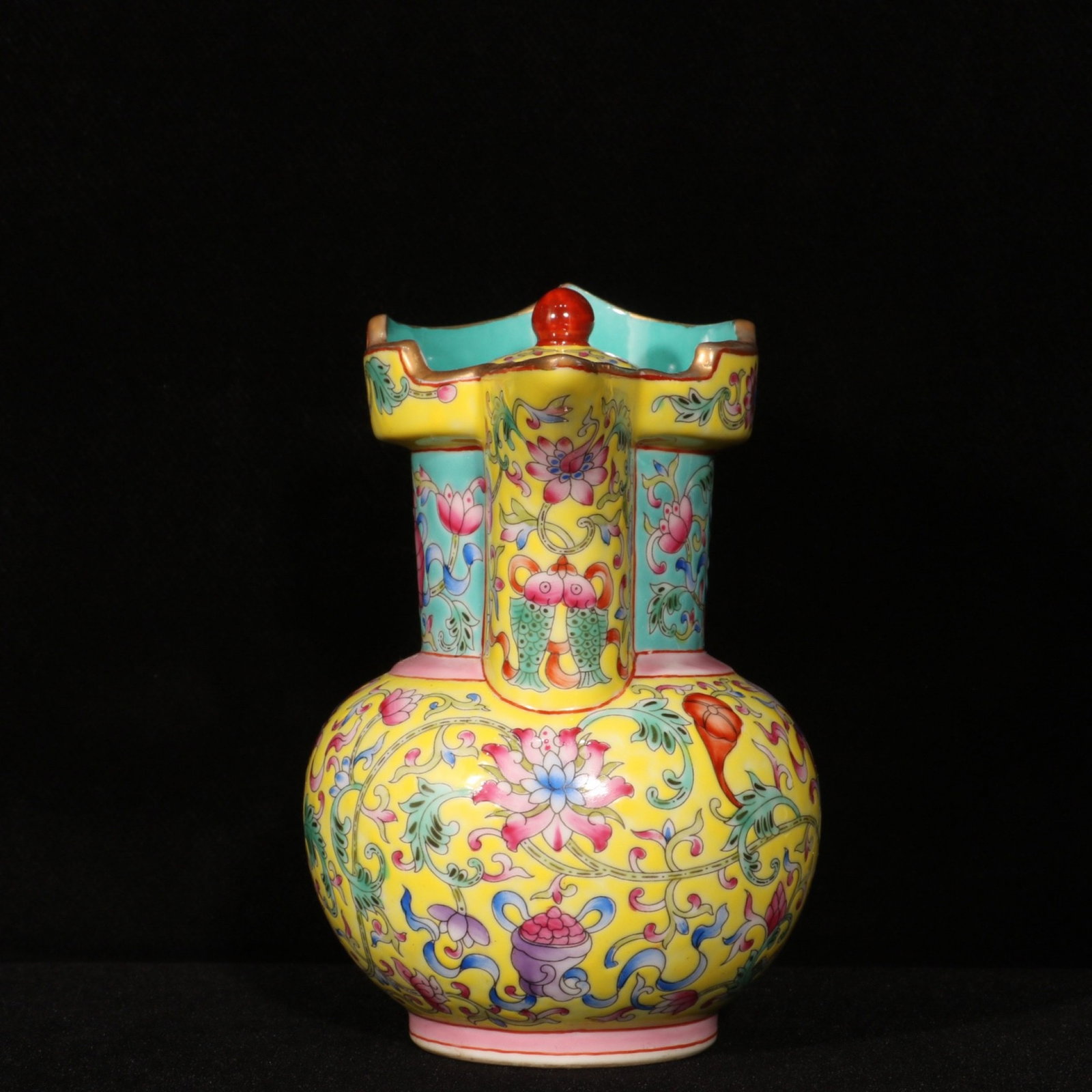 An Exquisite Enamel Lotus Pattern Pot - 4