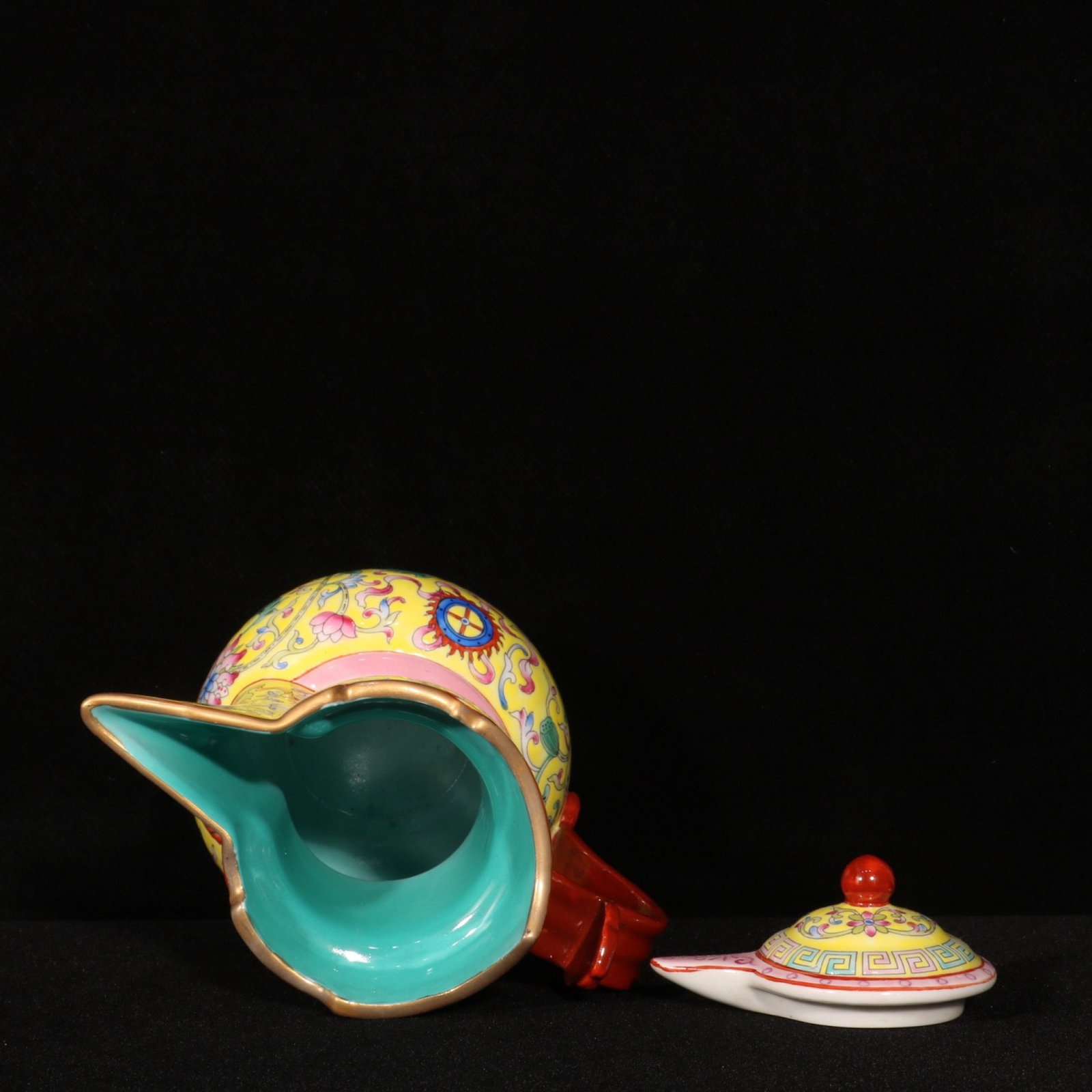 An Exquisite Enamel Lotus Pattern Pot - 8