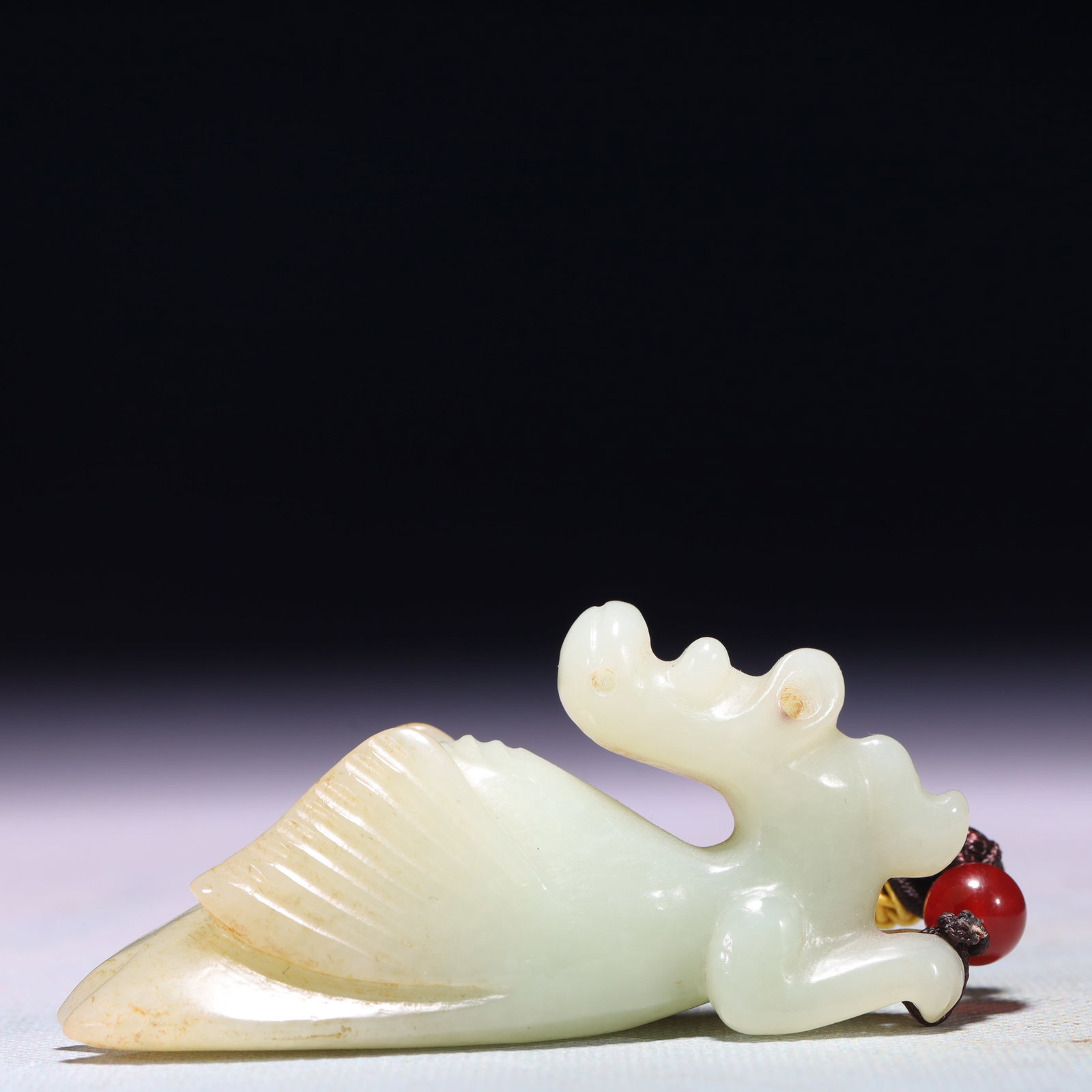 An Exquisite White Jade Beast Pendant: An Exquisite White Jade Beast Pendant,Qing Dynasty,China,Size:3.1inx1.4inx1.2in,Weight:112g 白玉兽挂件,中国清代