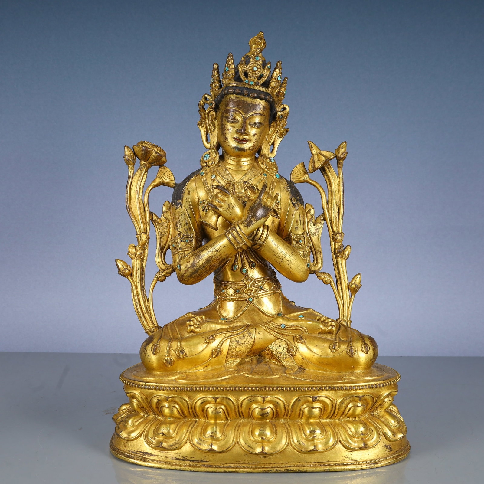 A Solemn Gilt Bronze Statue of Amitayus,Inlaid Turquoise: A Solemn Gilt Bronze Statue of Amitayus,Inlaid Turquoise,Qing Dynasty, China,Size:9.4inx7.1inx14.2in,Weight:6500g 铜鎏金无量寿佛像,嵌绿Ĉ