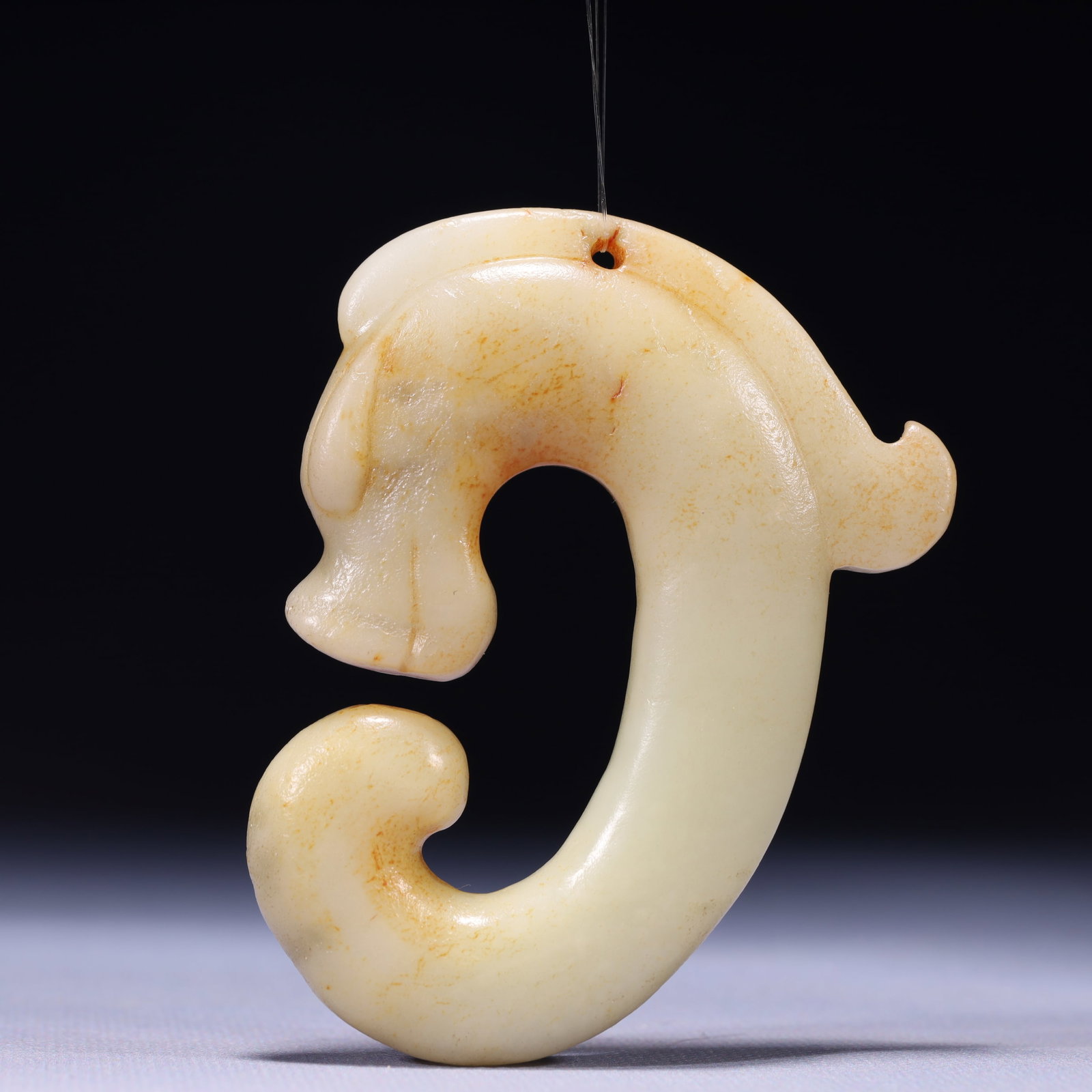 An Exquisite White Jade Dragon Ornament: An Exquisite White Jade Dragon Ornament,Qing Dynasty,China,Size:3.3inx0.4inx2.6in,Weight:122g 白玉龙摆件,中国清代