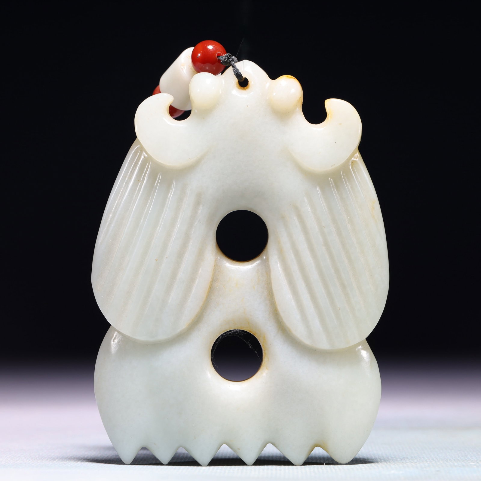 An Exquisite White Jade Cicada Pendant: An Exquisite White Jade Cicada Pendant,Qing Dynasty,China,Size:3.1inx0.8inx4.3in,Weight:294.6g 白玉蝉挂件,中国清代