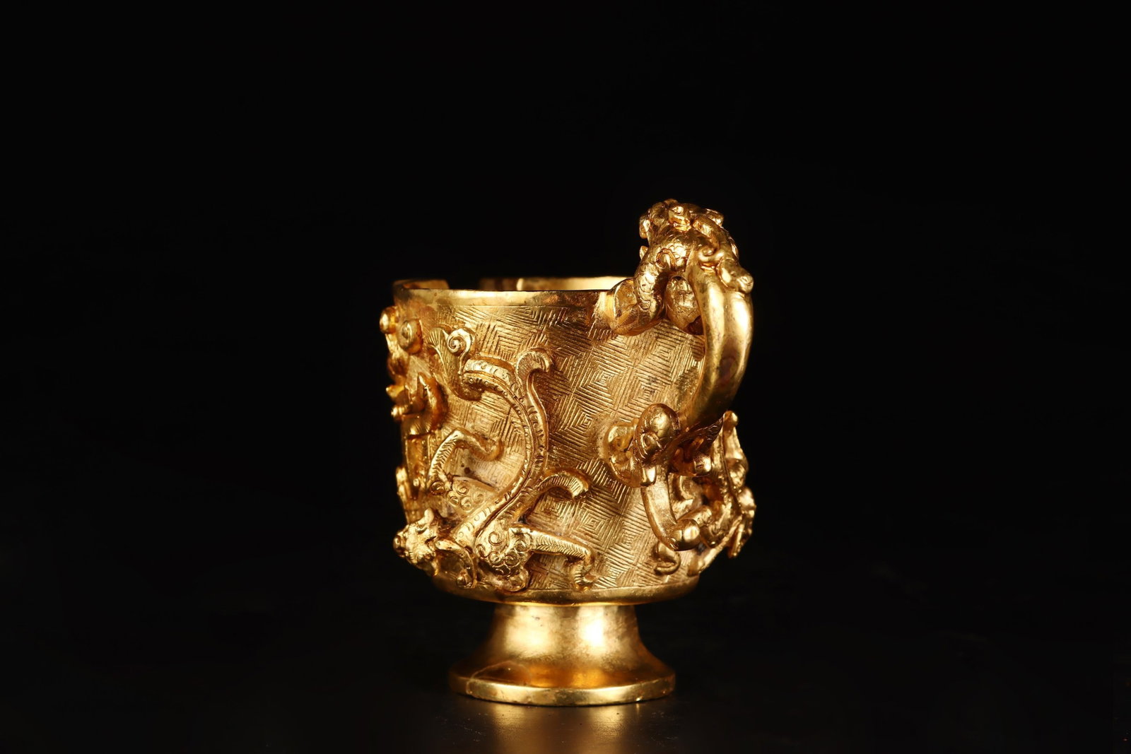 An Exquisite Gilt Bronze Chi-Dragon Pattern Cup - 2