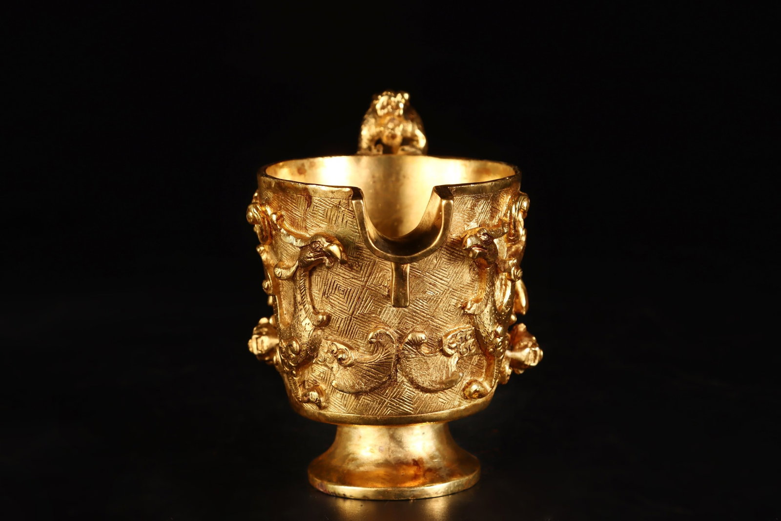 An Exquisite Gilt Bronze Chi-Dragon Pattern Cup - 4