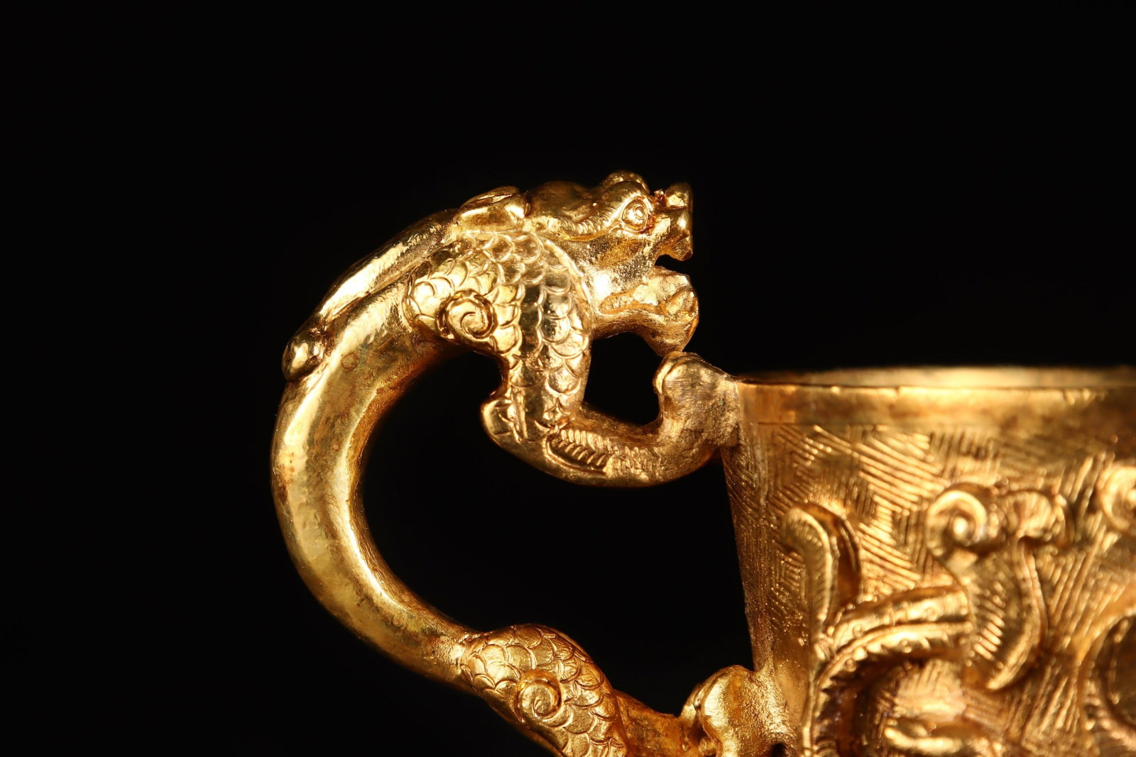 An Exquisite Gilt Bronze Chi-Dragon Pattern Cup - 5