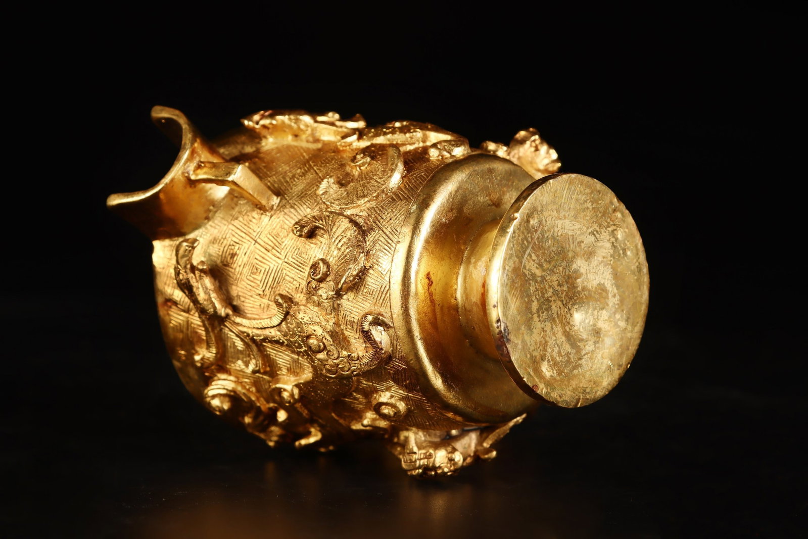 An Exquisite Gilt Bronze Chi-Dragon Pattern Cup - 8