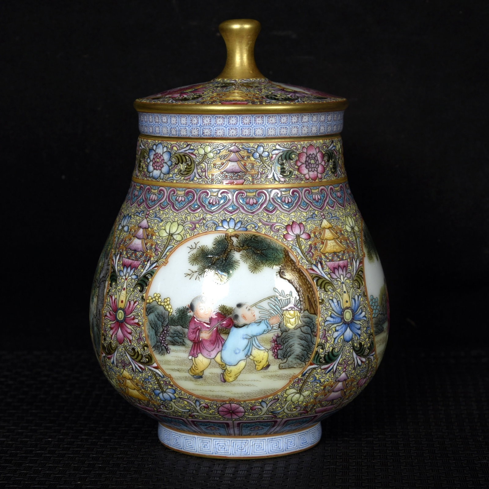 An Exquisite Enamel Painted Gold Character and Story Pattern Jar with Cover: An Exquisite Enamel Painted Gold Character and Story Pattern Jar with Cover,Qing Dynasty,China,Qianlong Four-character Mark,Size:5.9inx4.1in 珐琅彩描金人物