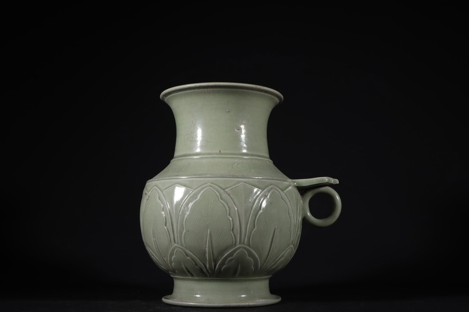An Exquisite Yue yao Celadon Flower Pattern Watering Can (1 of 9)