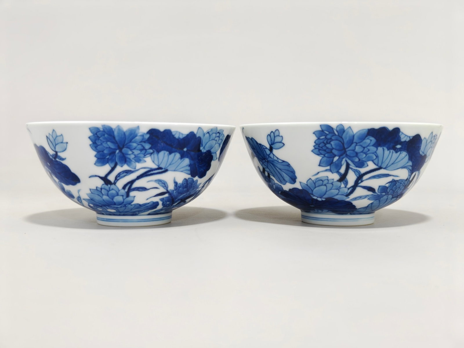 A Pair of Exquisite Blue and White Flower Pattern Bowls (1 of 9)