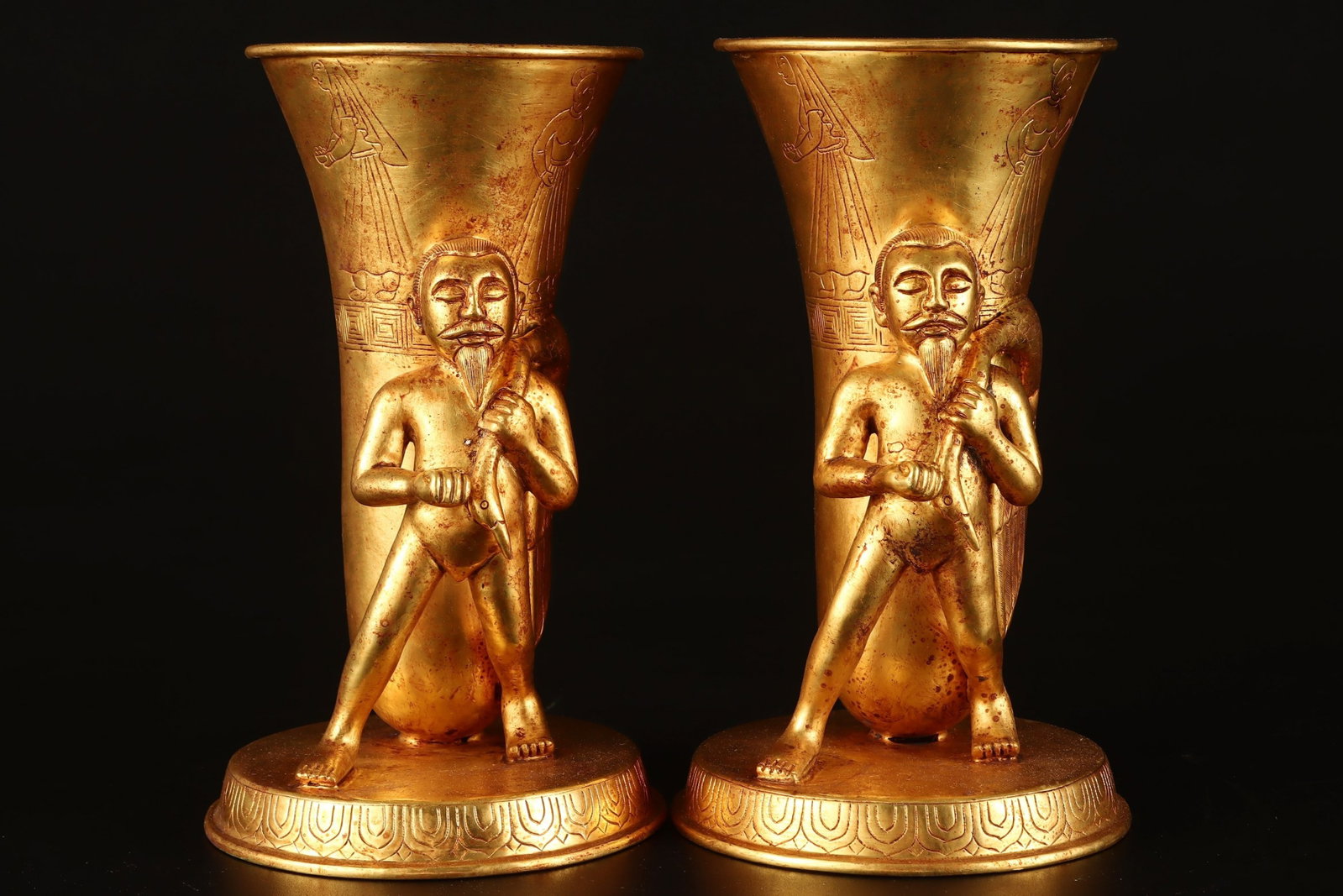 A Pair of Exquisite Gilt Bronze Figure Cups: A Pair of Exquisite Gilt Bronze Figure Cups,Qing Dynasty,China,Size:7.5inx4.7in,Weight:847gs 一对铜鎏金人物杯子,中国清代