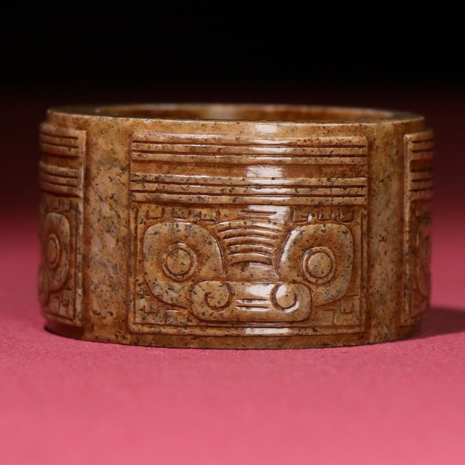 An Exquisite White Jade Beast-Face Pattern Thumb Ring: An Exquisite White Jade Beast-Face Pattern Thumb Ring,Qing Dynasty,China,Size:2.1inx1.2inx1.6in,Weight:90g 白玉兽面纹扳指,中国清代