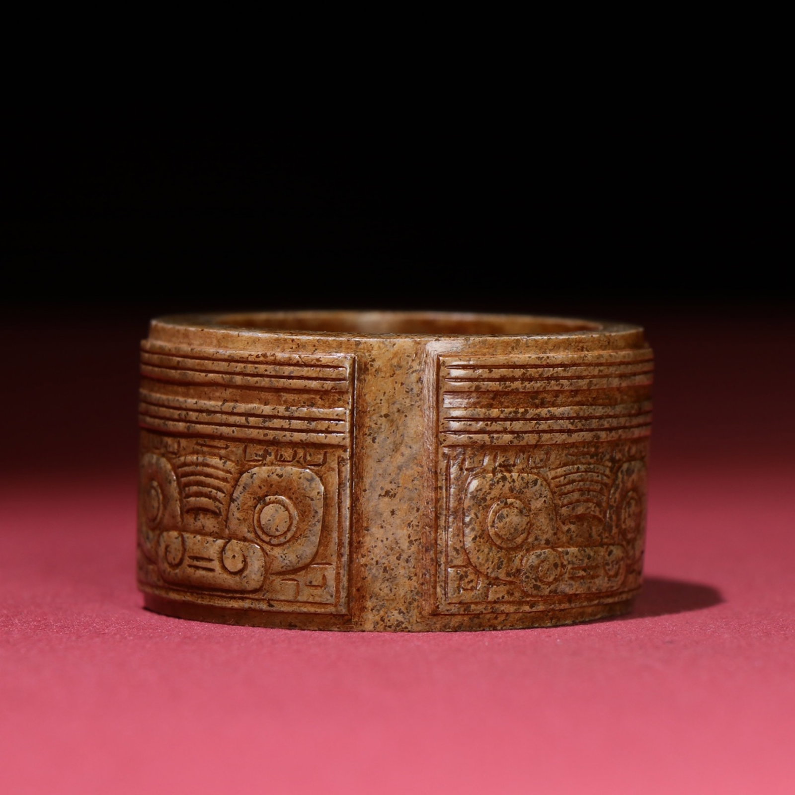 An Exquisite White Jade Beast-Face Pattern Thumb Ring - 3