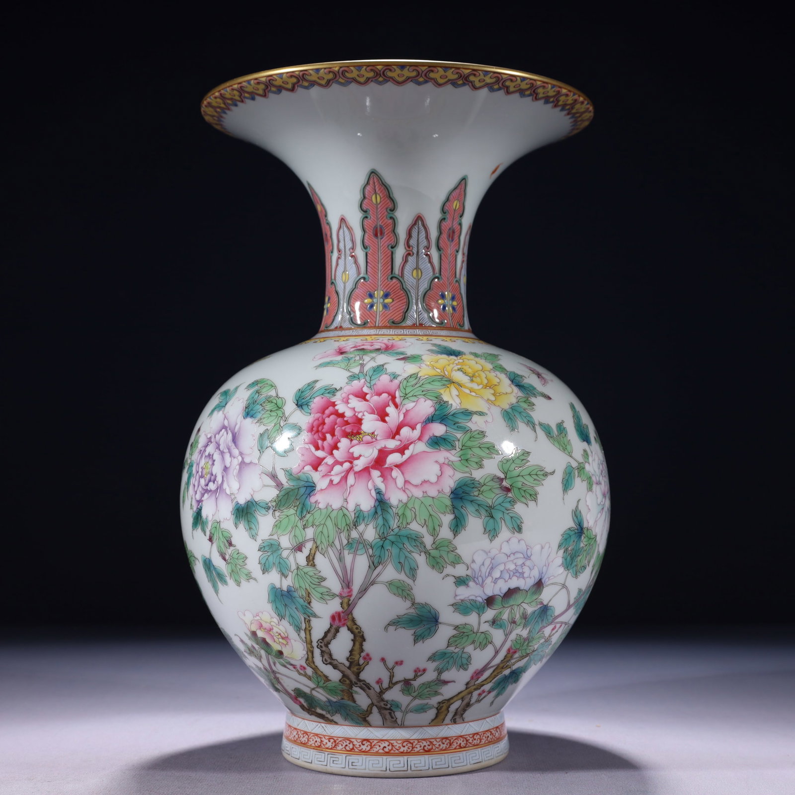 An Exquisite Famille-Rose Painted Gold Flower and Butterfly Pattern Vase,with poem: An Exquisite Famille-Rose Painted Gold Flower and Butterfly Pattern Vase,with poem,Qing Dynasty,China,Qianlong Six-character Mark,Size:6.7inx11.8in,Weight:2200g 粉彩描金花