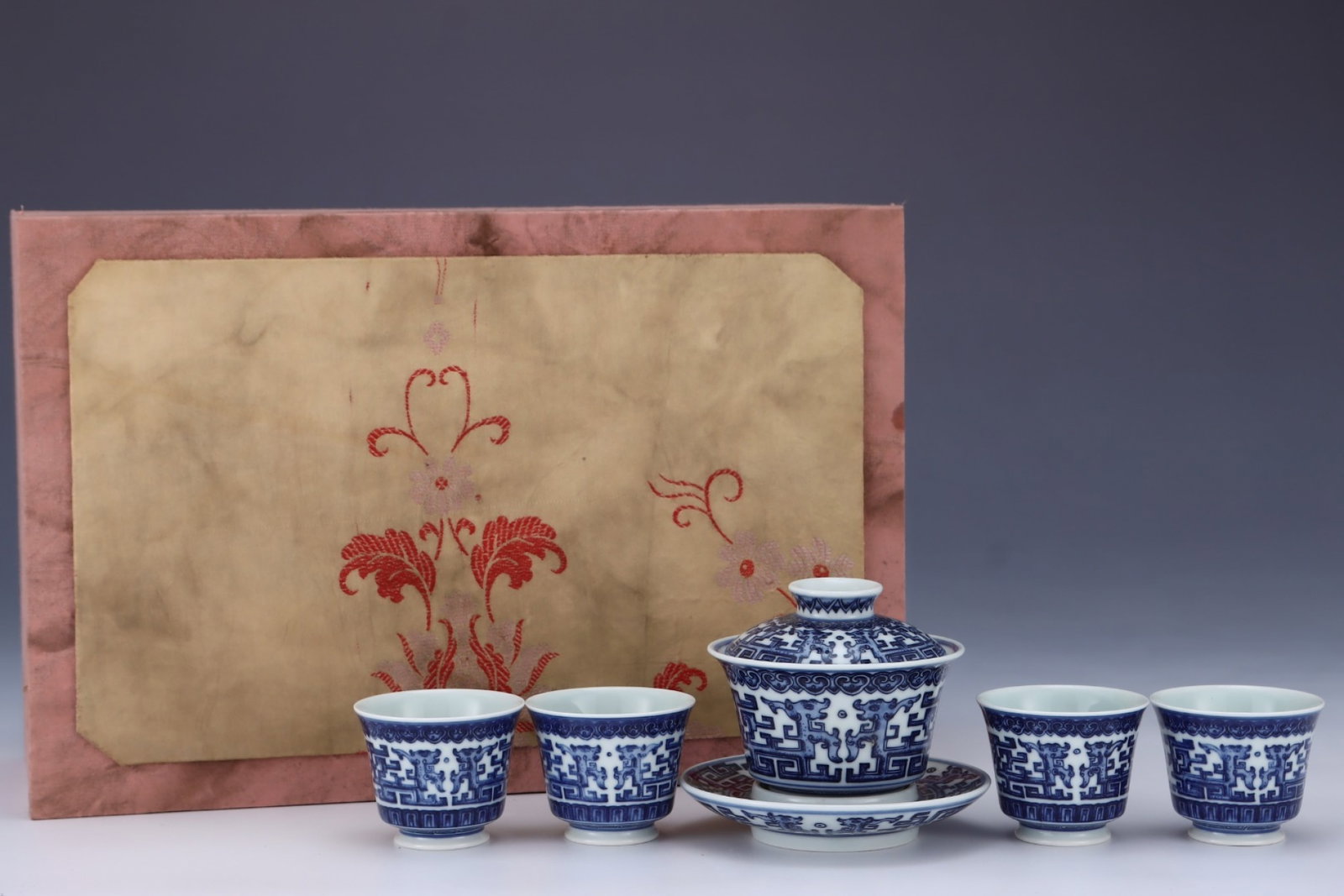 A Set of Fine Blue and White Chi-Dragon Pattern Bowls with Cover: A Set of Fine Blue and White Chi-Dragon Pattern Bowls with Cover,Qing Dynasty,China,Yongzheng Six-character Mark,Size:(Bowl with Cover)4inx4.9in,(Cup)2inx2.6in