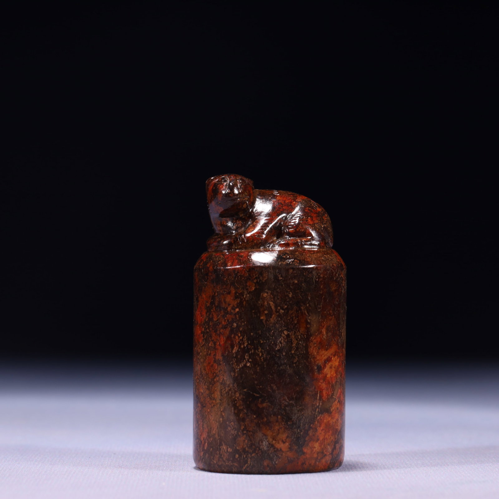 An Exquisite Archaic Jade Beast Seal: An Exquisite Archaic Jade Beast Seal,Ancient Time,China,Size:1.6inx3.1in,Weight:266g 高古玉兽印章,中国远古时期
