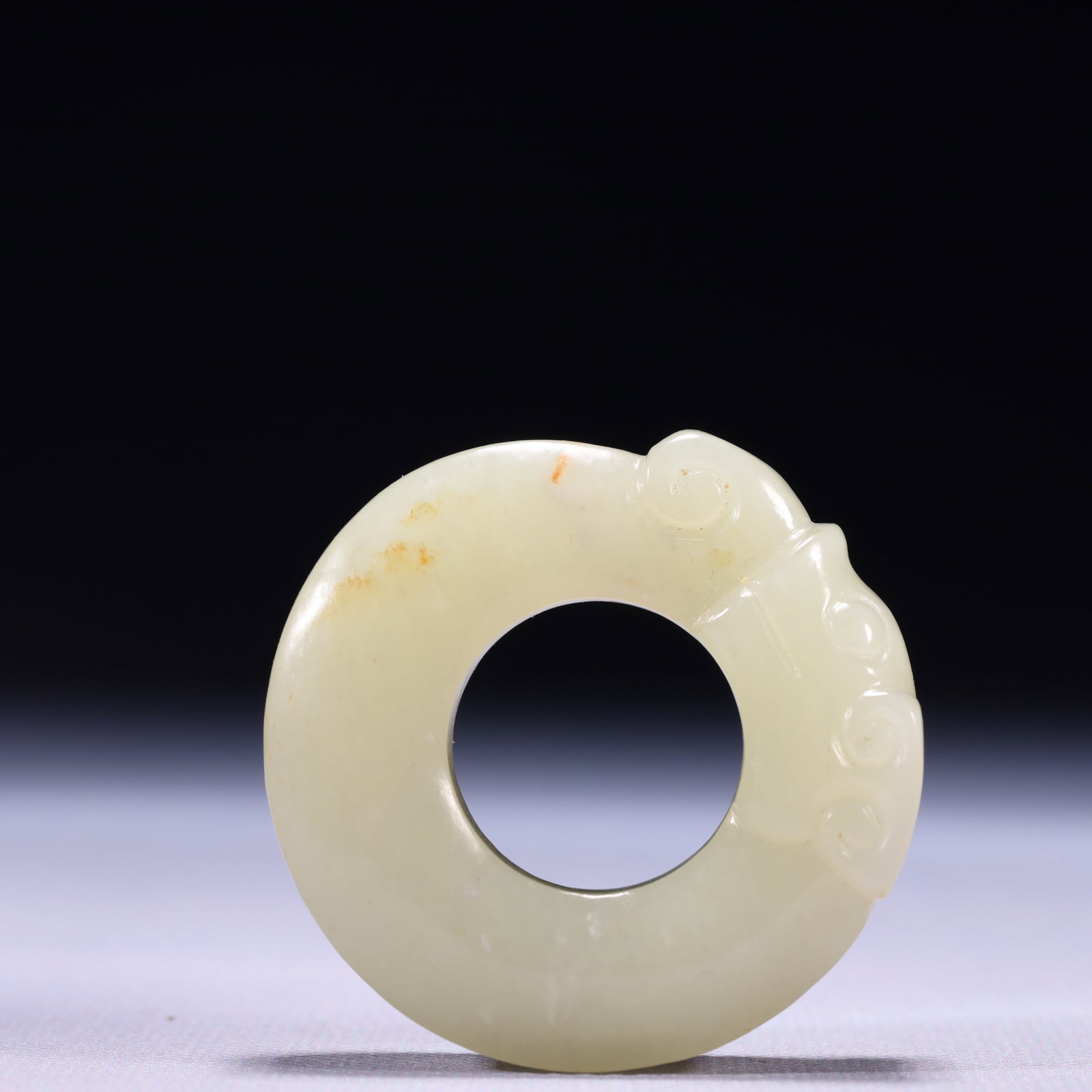 An Exquisite White Jade Beast Pattern Thumb Ring (1 of 8)