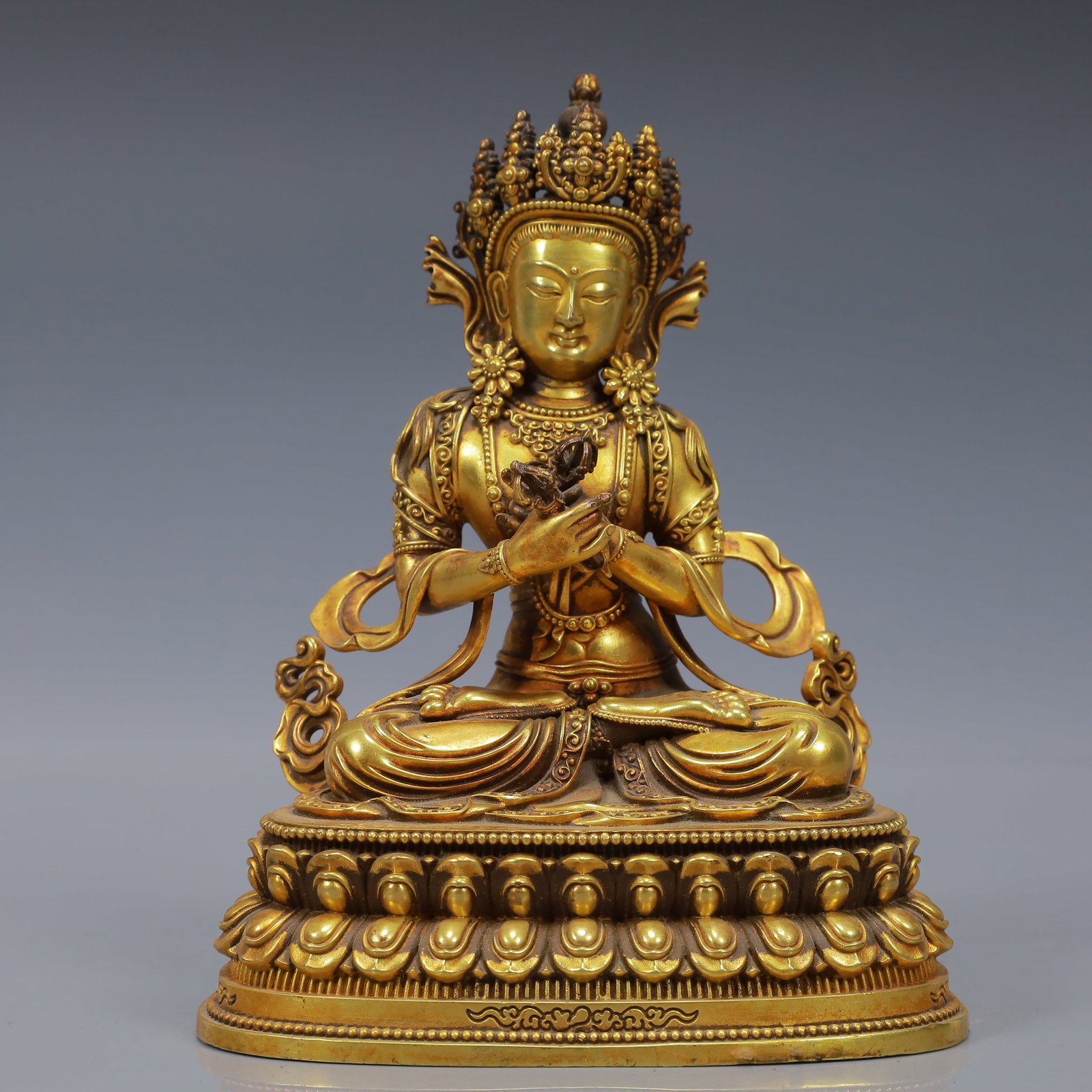 An Exquisite Gilt Bronze Statue of Vajrasattva: An Exquisite Gilt Bronze Statue of Vajrasattva,Ming Dynasty, China,Yongle Six-character Mark,Size:4.7inx3.5inx6.3in,Weight:1500g 铜鎏金金刚萨陲像,ߑ