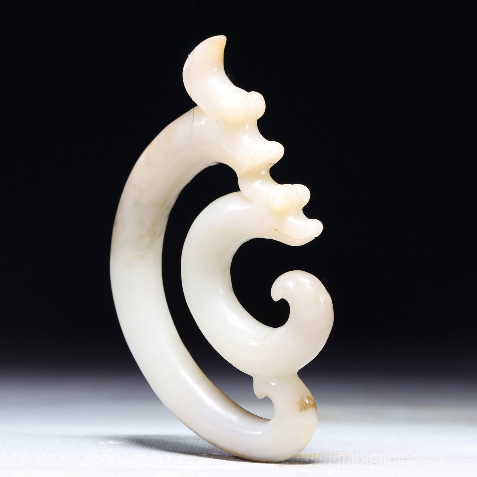 An Exquisite White Jade Dragon Pattern Pendant - 2