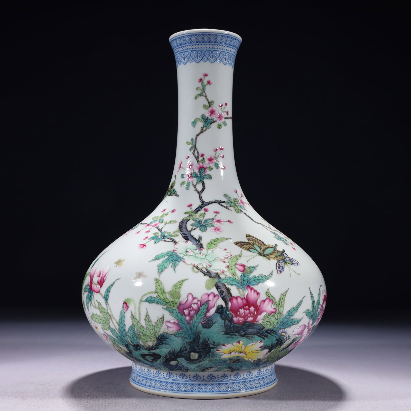 An Exquisite Famille-Rose Flower and Butterfly Pattern Vase,with poem: An Exquisite Famille-Rose Flower and Butterfly Pattern Vase,with poem,Qing Dynasty,China,Yongzheng Six-character Mark,Size:8.3inx12.2in,Weight:2100g 粉彩花卉蝴蝶