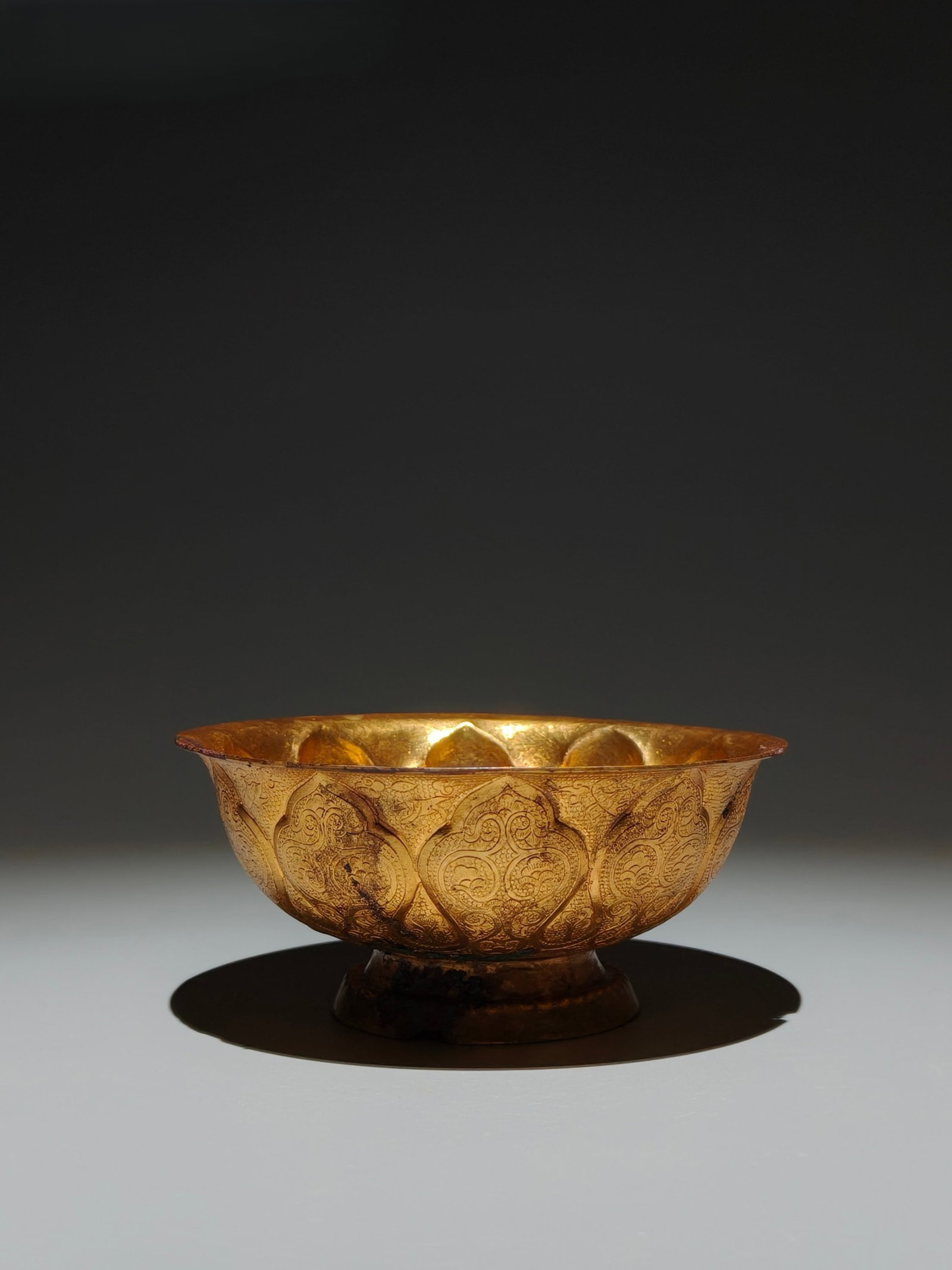 An Exquisite Bronze Glass-plated Gold Flower and Bird Pattern Bowl: An Exquisite Bronze Glass-plated Gold Flower and Bird Pattern Bowl,Tang Dynasty,China,With Mark,Size:2.4inx5.1in