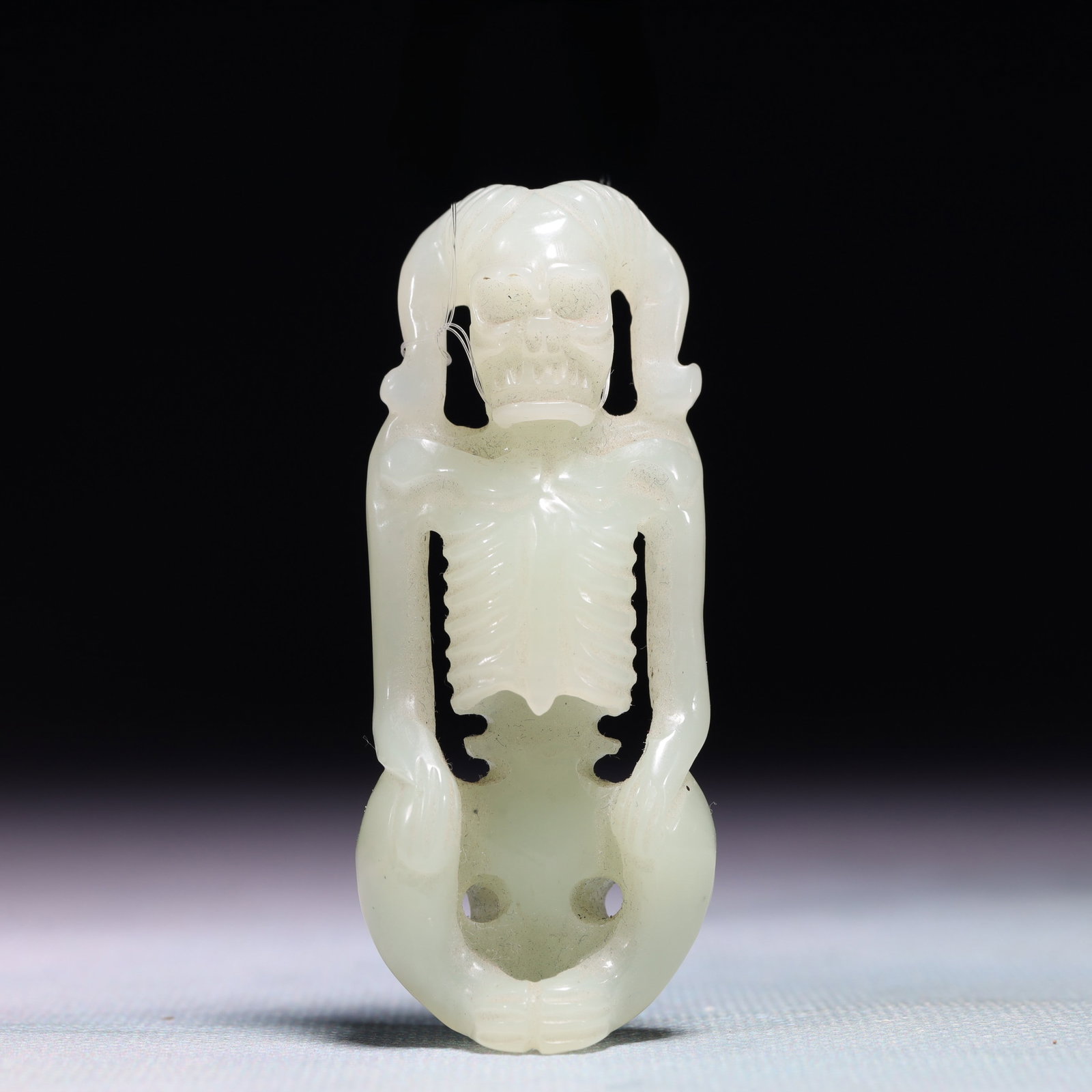 An Exquisite White Jade Figure Ornament: An Exquisite White Jade Figure Ornament,Qing Dynasty,China,Size:1inx0.6inx2.8in,Weight:43.4g 白玉人物摆件,中国清代