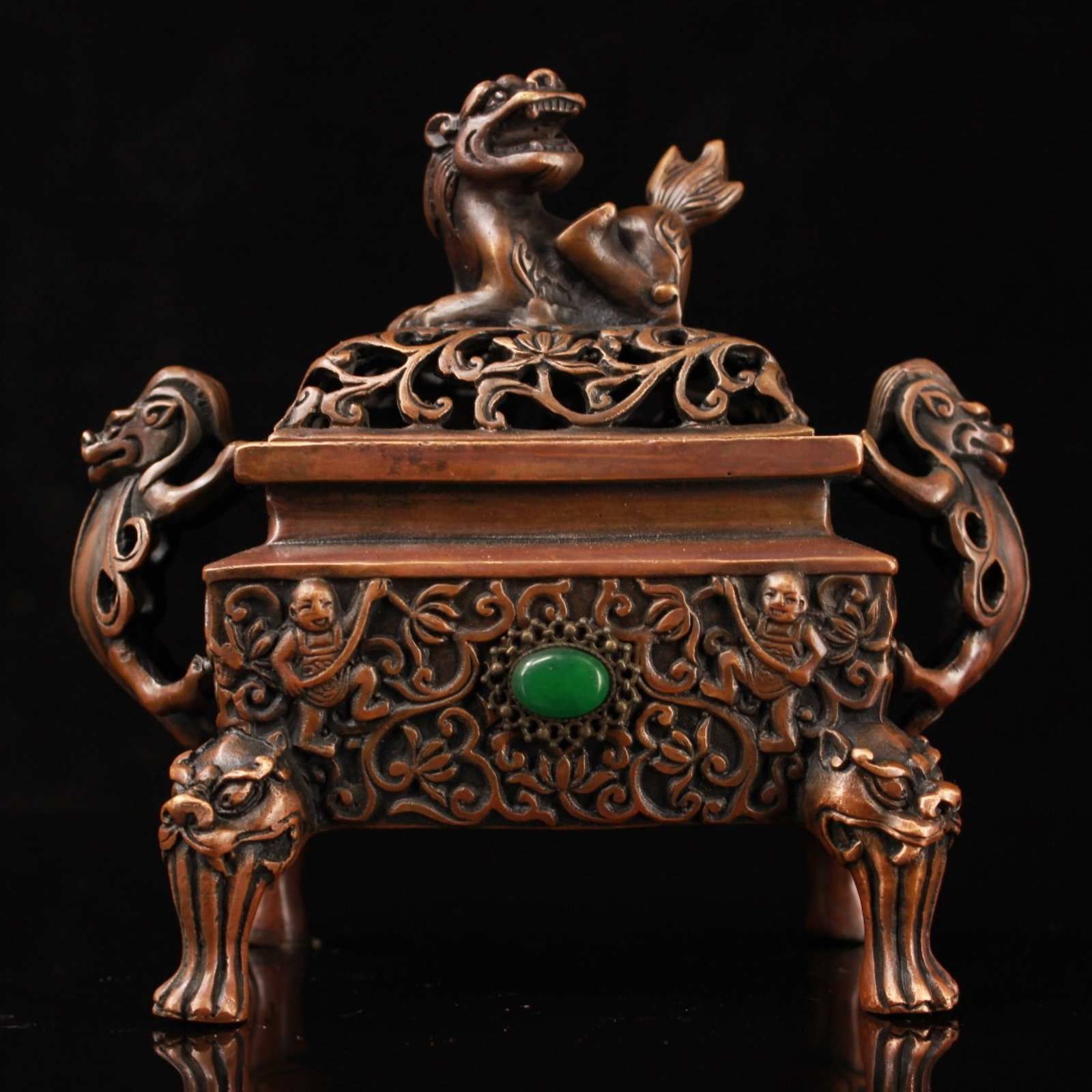 An Exquisite Bronze Figure Pattern Double-Ears Censer,Inlaid Turquoise: An Exquisite Bronze Figure Pattern Double-Ears Censer,Inlaid Turquoise,Ming Dynasty,China,Xuande Six-character Mark,Size:5.7inx5.7in,:910g 铜人物纹双耳香Ġ