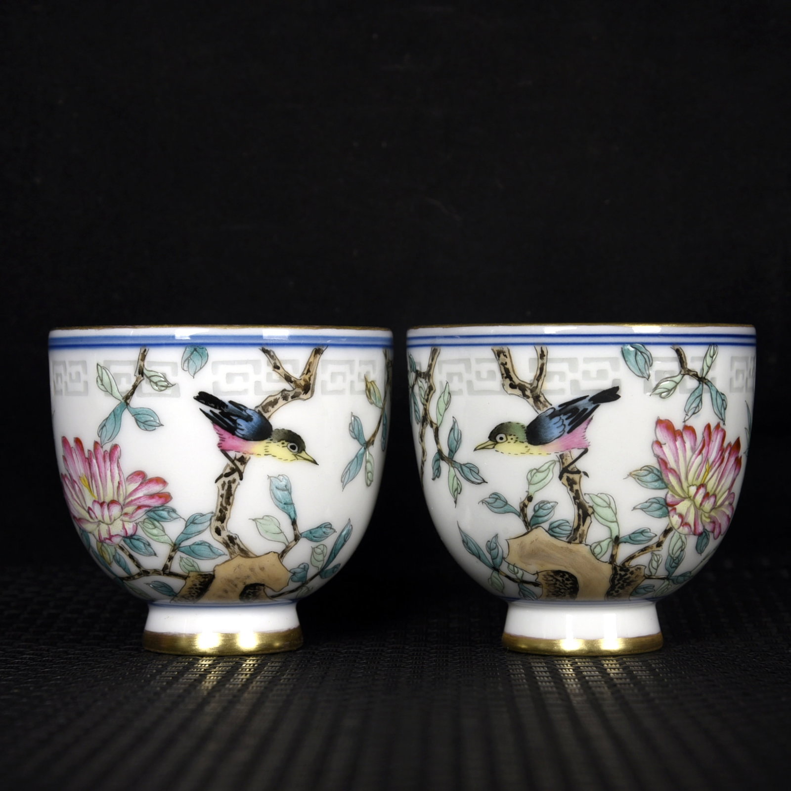 A Pair of Exquisite Blue and White Enamel Painted Gold Flower and Bird Pattern Cups: A Pair of Exquisite Blue and White Enamel Painted Gold Flower and Bird Pattern Cups,Qing Dynasty,China,Yongzheng Four-character Mark,Size:2.3inx2.5in