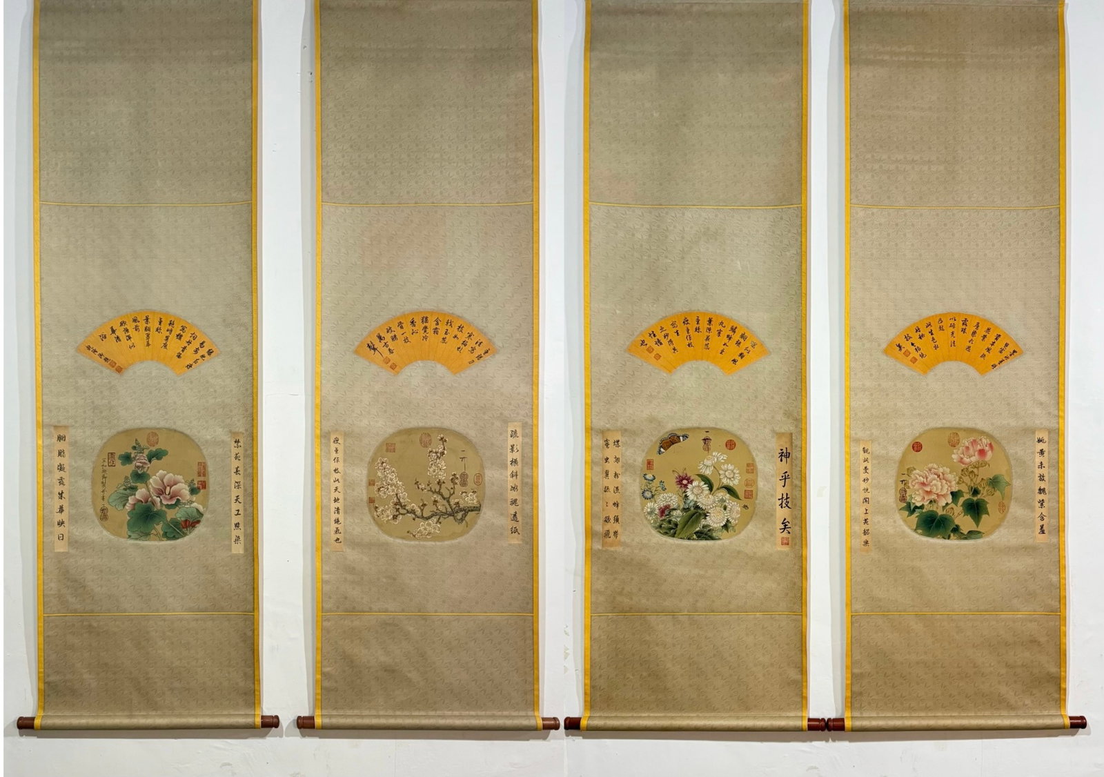 A Set of Chinese Vertical Scroll Ink Painting of Flower on Silk: A Set of Chinese Vertical Scroll Ink Painting of Flower on Silk,Song Huizong,Size:24inx78.7in