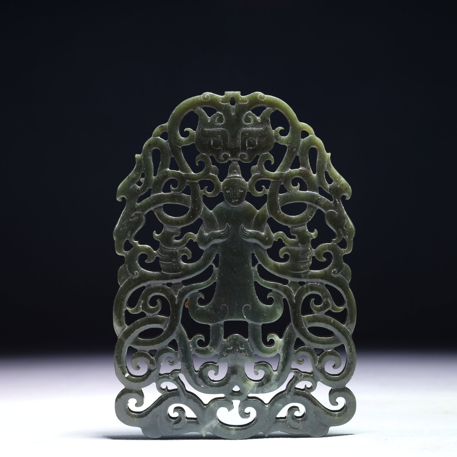 An Exquisite Jasper Figure Pattern Pendant: An Exquisite Jasper Figure Pattern Pendant,Qing Dynasty,China,Size:3.9inx5.7in,Weight:191.4g 碧玉人物纹挂件,中国清代