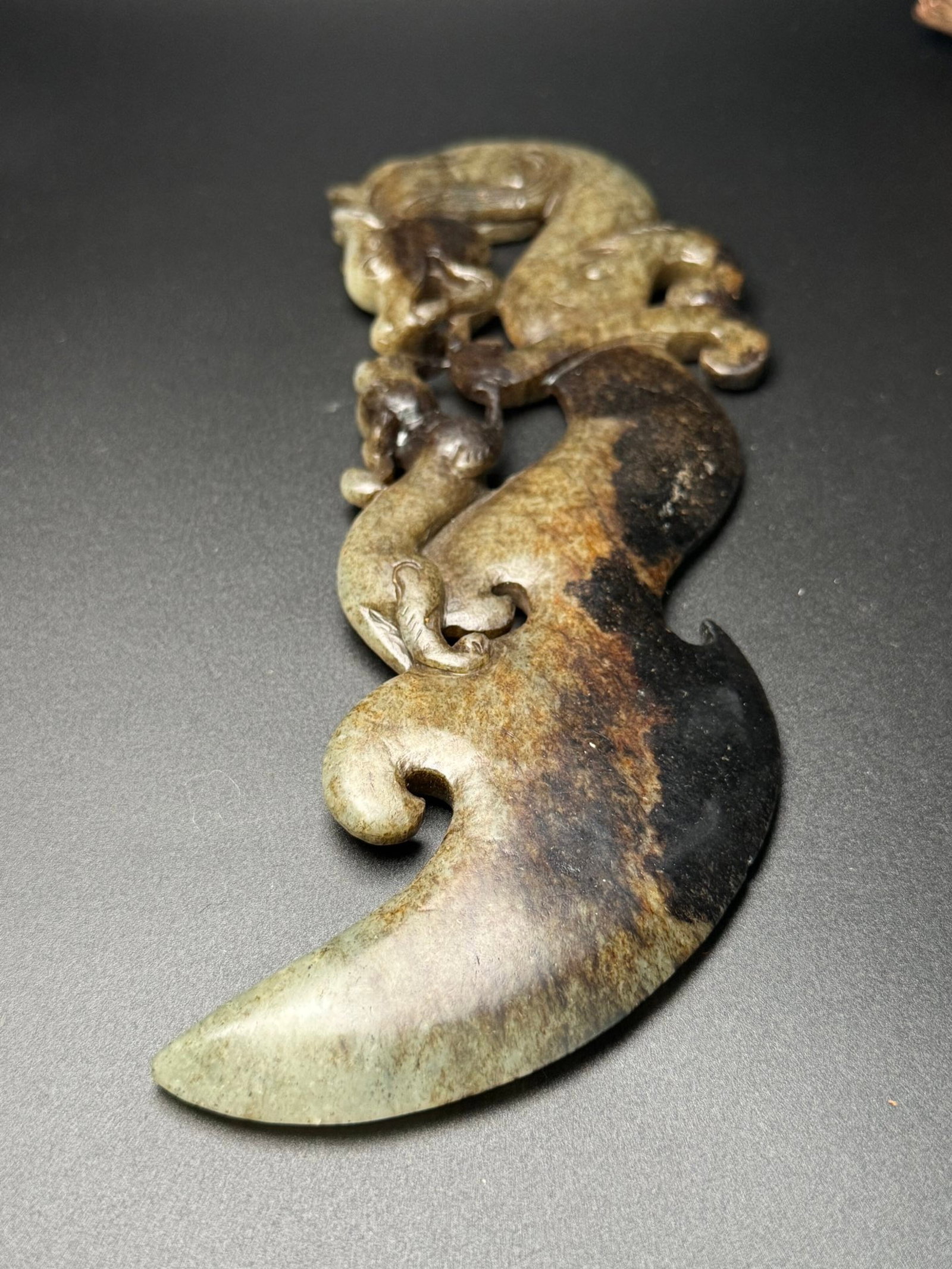An Exquisite Archaic Jade Dragon Pattern Sword - 6