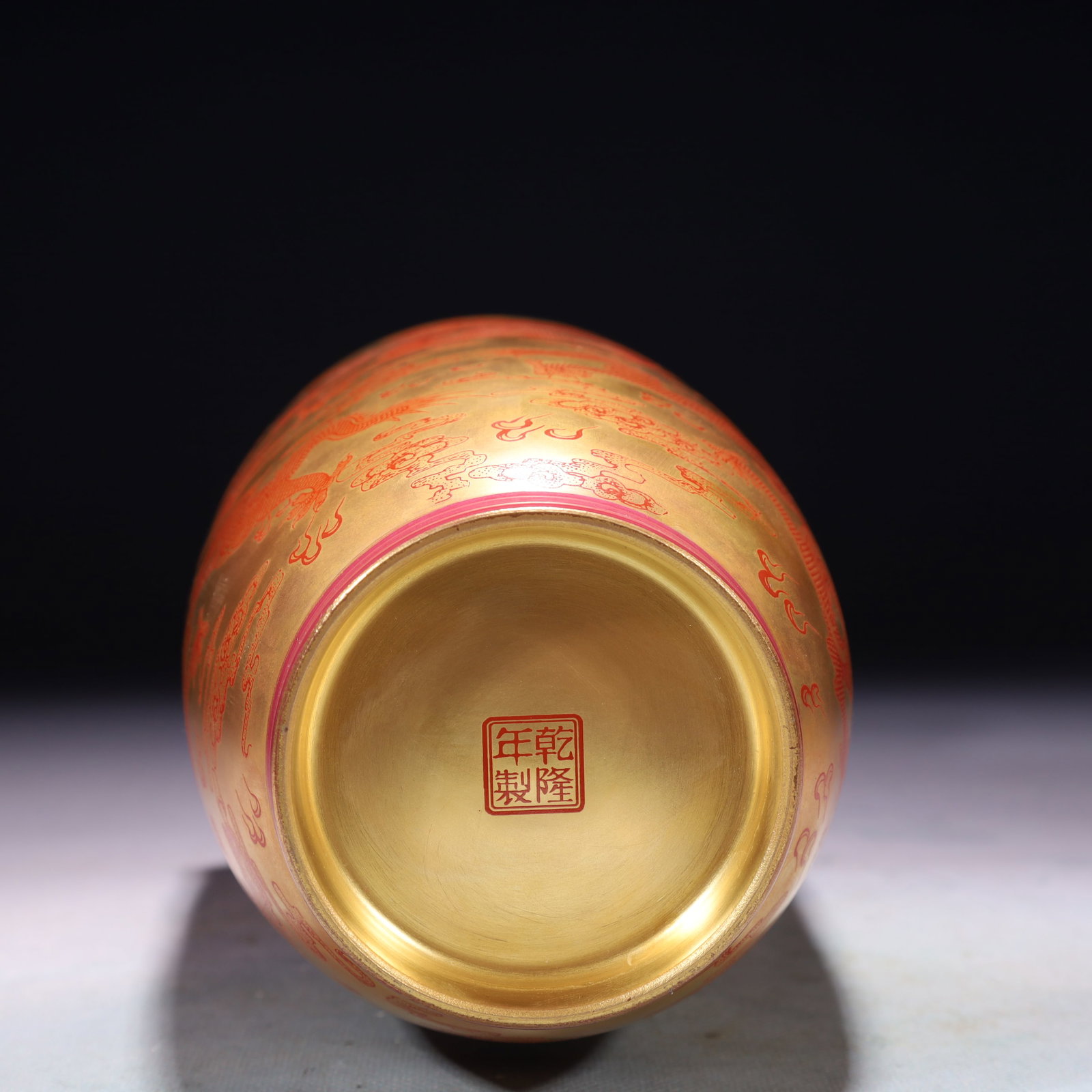 An Exquisite Ruby Red-Glazed Painted Gold Auspicious Cloud and Dragon Pattern Vase - 9