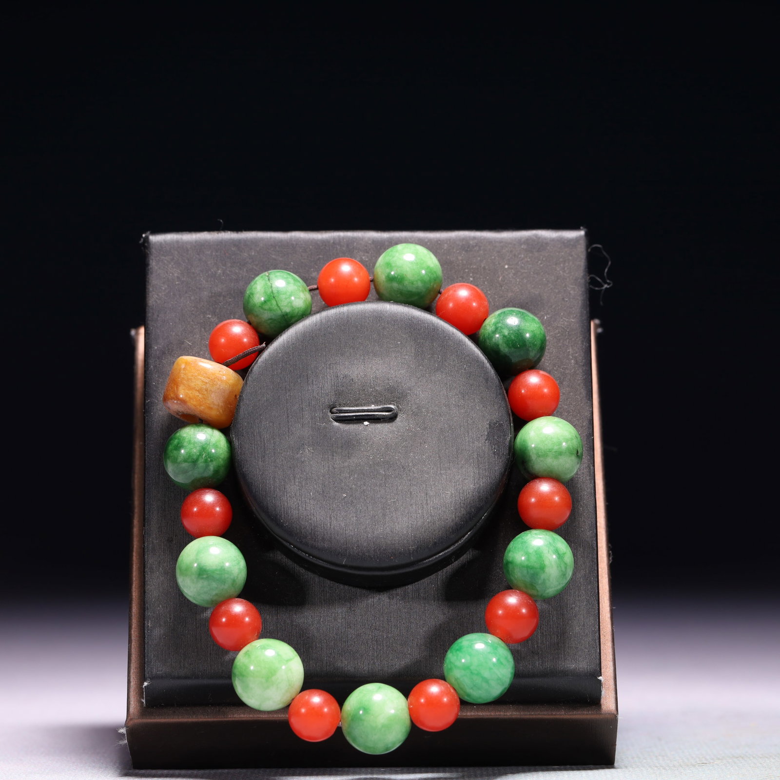 An Exquisite Jadeite Bracelet - 2