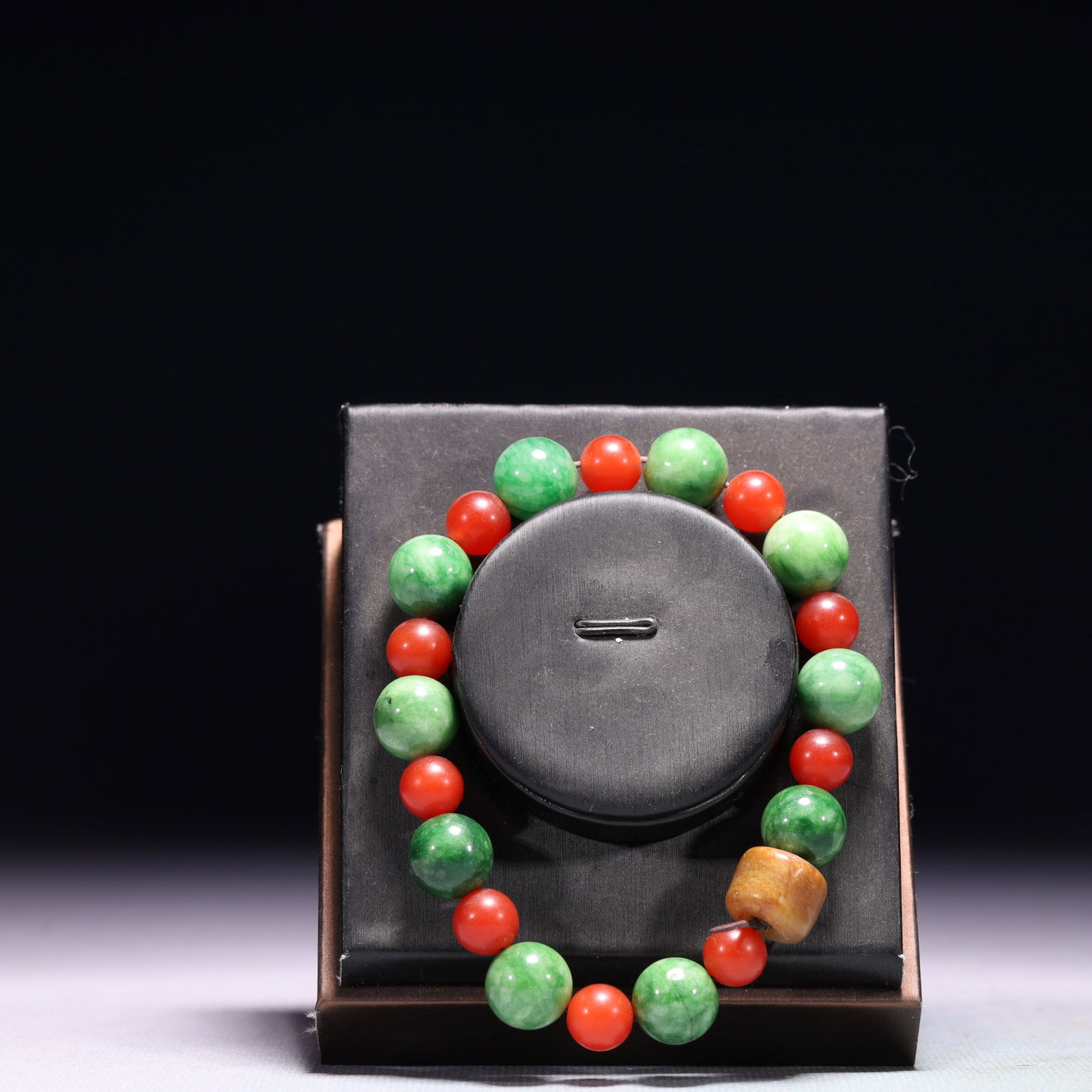 An Exquisite Jadeite Bracelet - 4