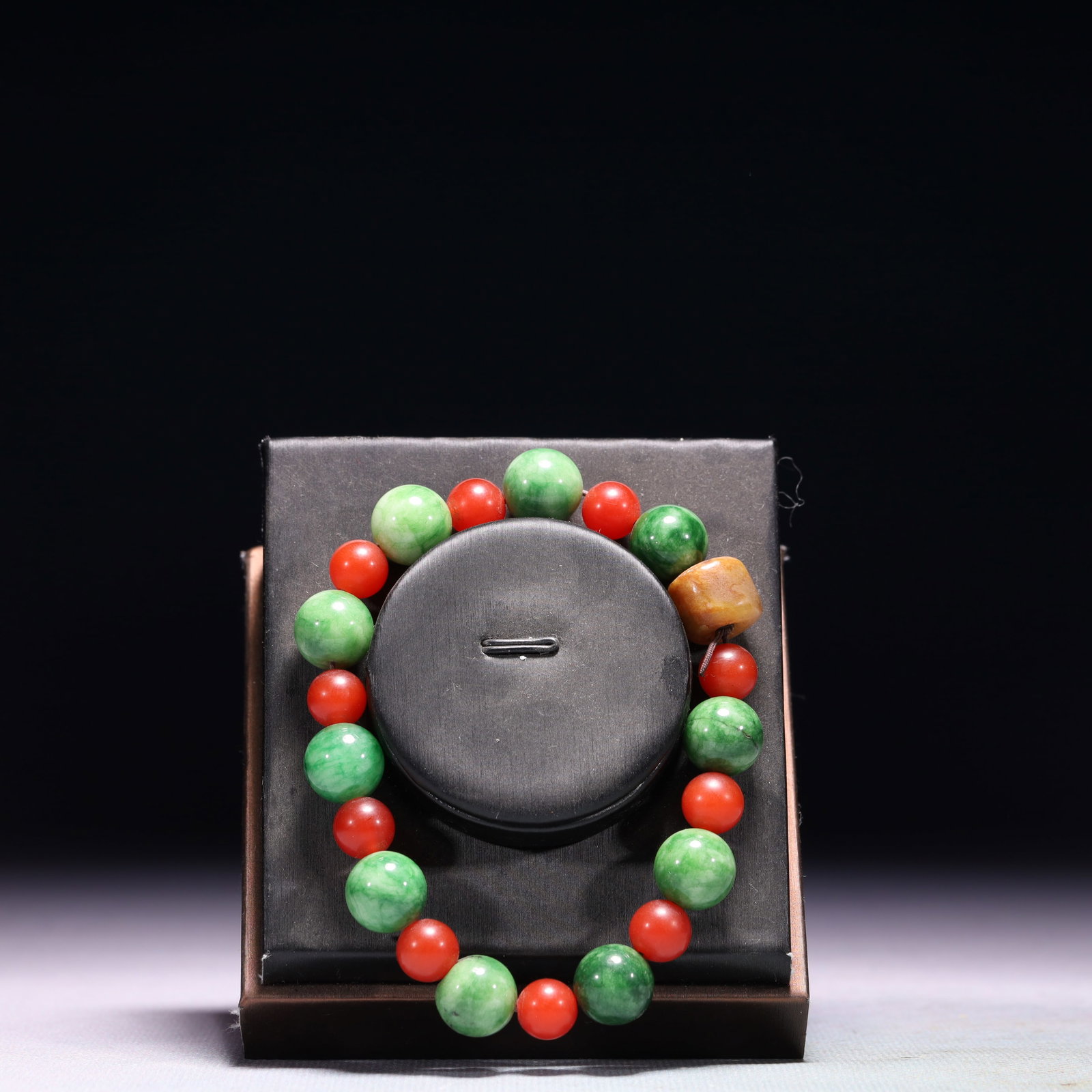 An Exquisite Jadeite Bracelet - 5