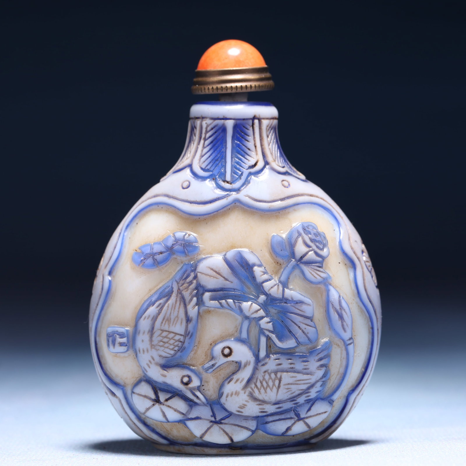An Exquisite Glass Flower and Mandarin Duck Pattern Snuff Bottle (1 of 8)