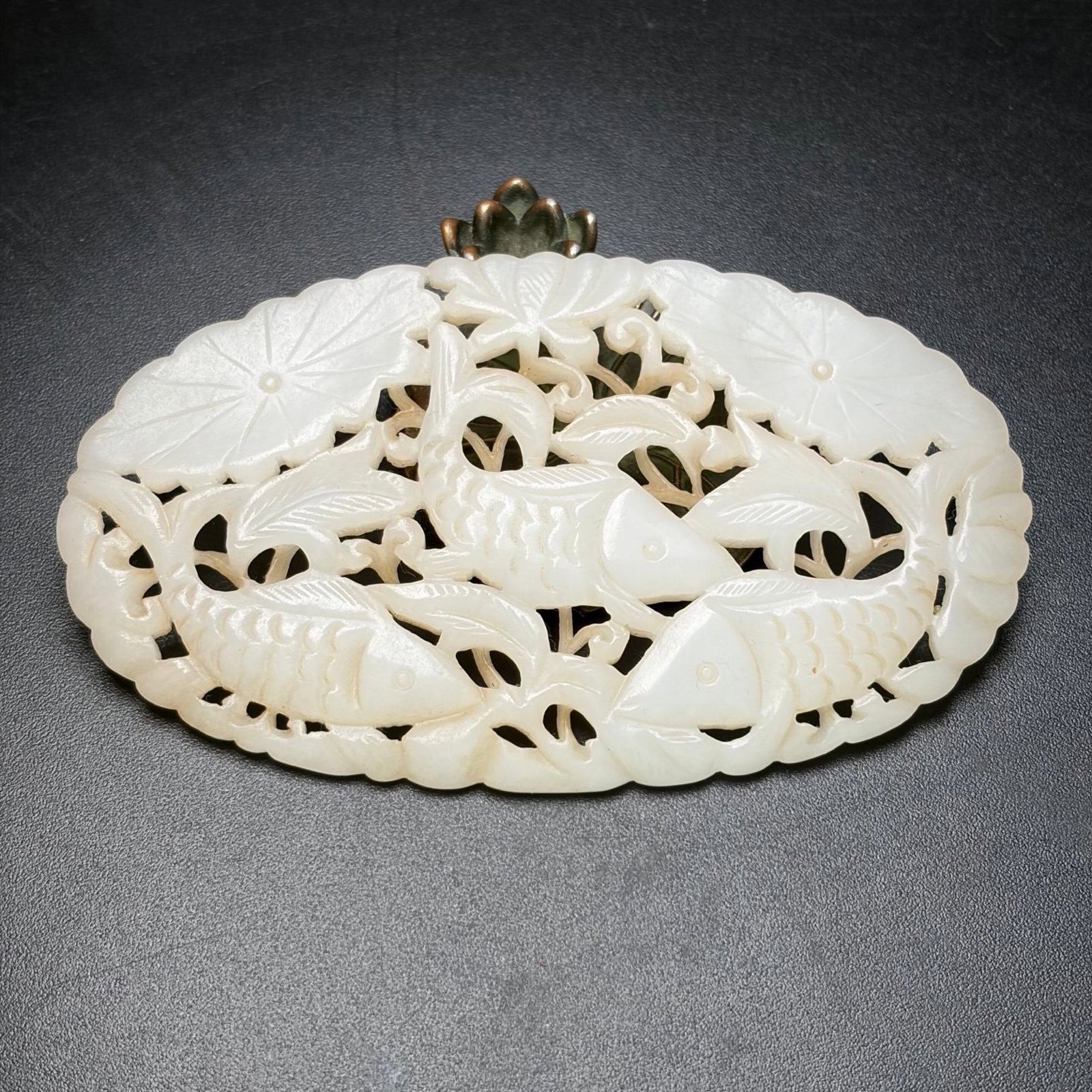 An Exquisite White Jade Hollow Fish Pattern Pendant: An Exquisite White Jade Hollow Fish Pattern Pendant,Qing Dynasty,China,Size:4.4inx2.6inx0.2in,Weight:64g