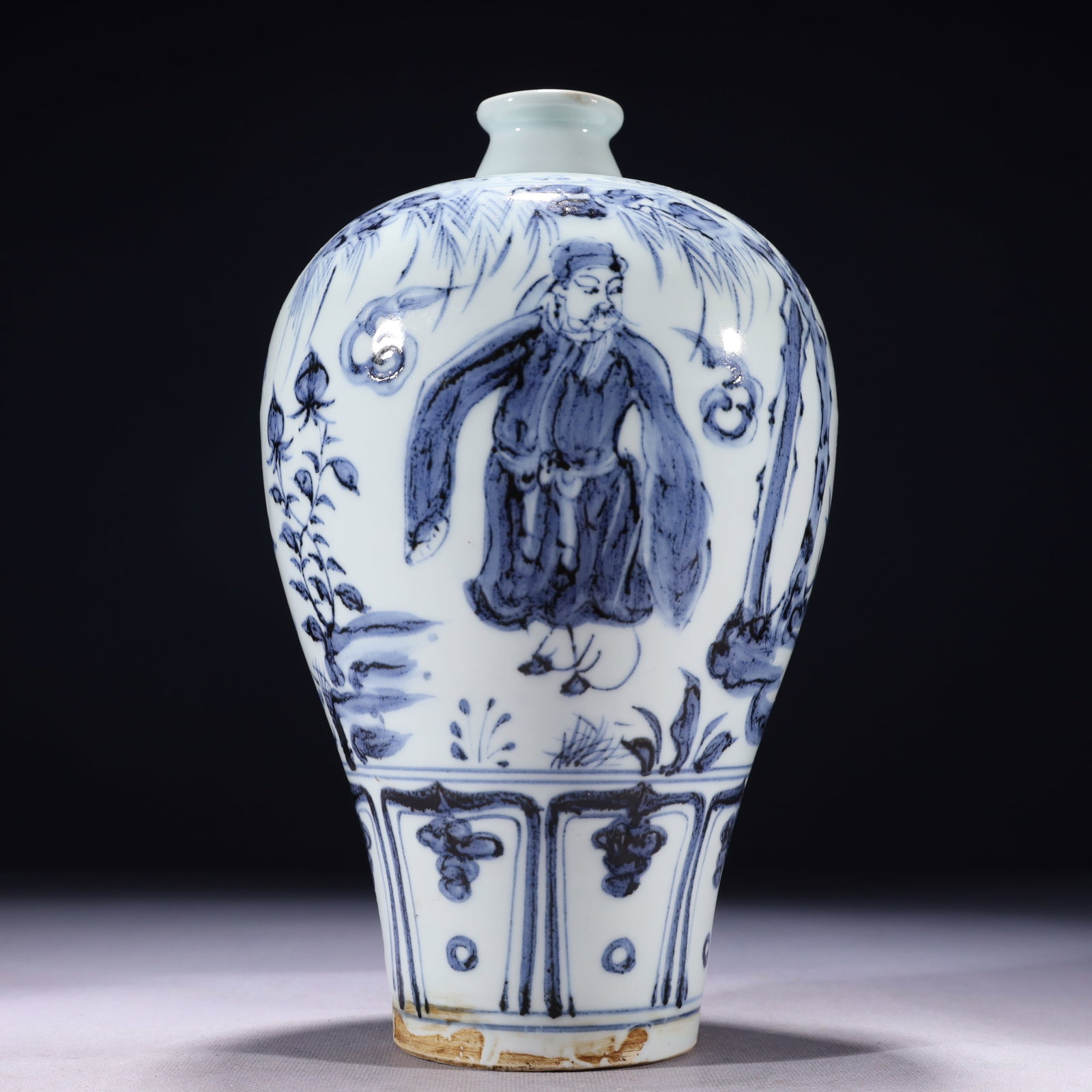 An Exquisite Blue and White Character and Story Pattern Vase: An Exquisite Blue and White Character and Story Pattern Vase,Qing Dynasty,China,Size:5.9inx11in,Weight:1400g ????????,????