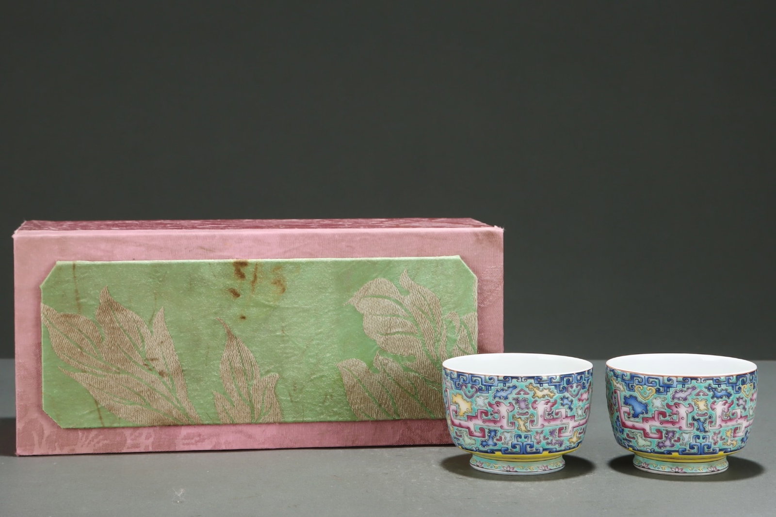 A Pair of Exquisite Enamel Chi-Dragon Pattern Cups: A Pair of Exquisite Enamel Chi-Dragon Pattern Cups,Qing Dynasty,China,Yongzheng Four-character Mark,Size:2.2inx3.1in 一对珐琅彩螭龙纹杯子,&#