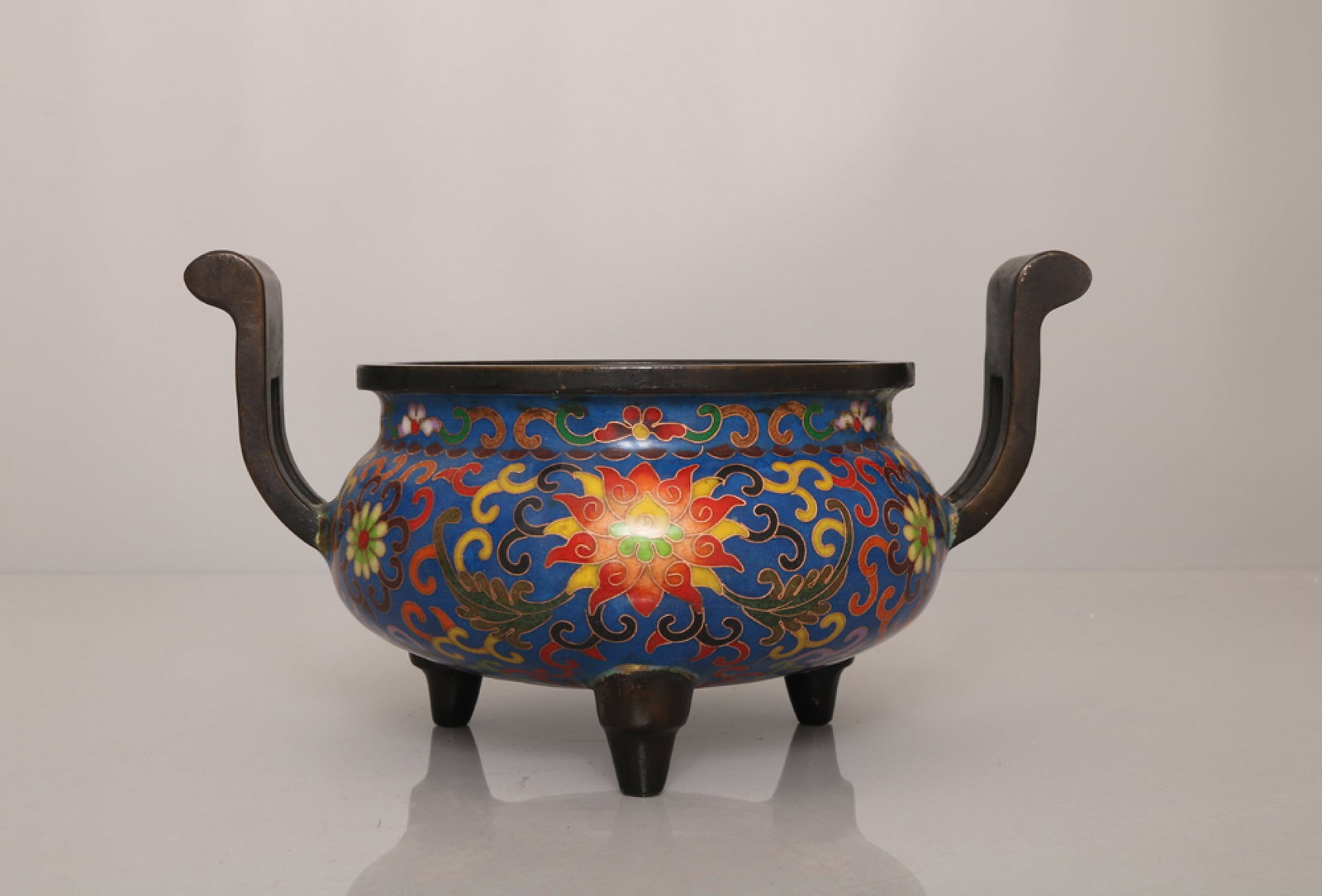 An Exquisite Cloisonne Lotus Pattern Double-Ears and Tripod Censer: An Exquisite Cloisonne Lotus Pattern Double-Ears and Tripod Censer,Qing Dynasty,China,Qianlong Four-Character Mark,Size:5.1inx9.3in,Weight:1742g 景泰蓝缠枝莲纹