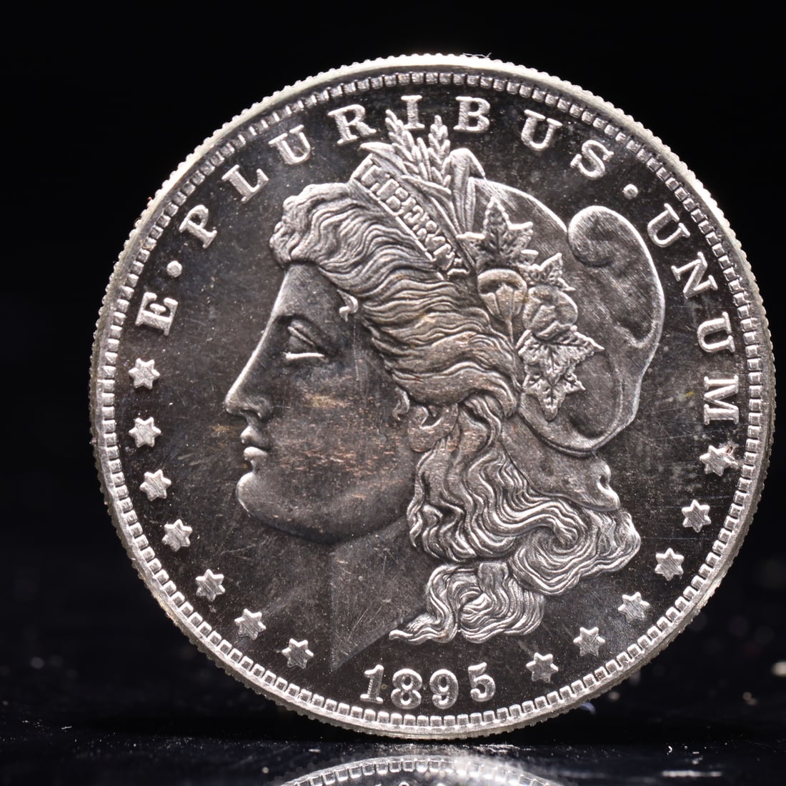 USA Morgan Dollar 1895 Coin: Obv: profile bust with date below and E PLURIBUS UNUM legend and stars around. Rev: eagle with In God we trust above within wreath with UNITED STATES OF AMERICA ONE DOLLAR legend. IN GOD WE TRUST / LI