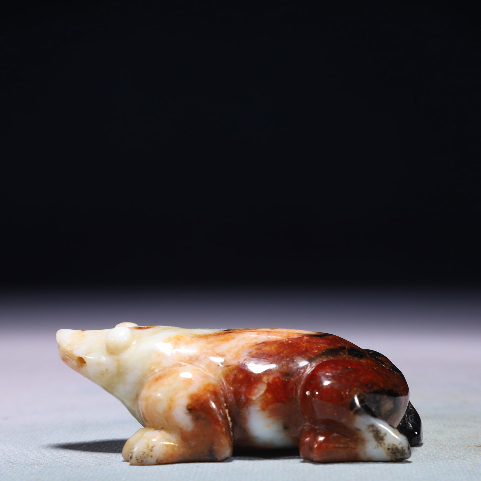 An Exquisite White Jade Frog Ornament (1 of 10)