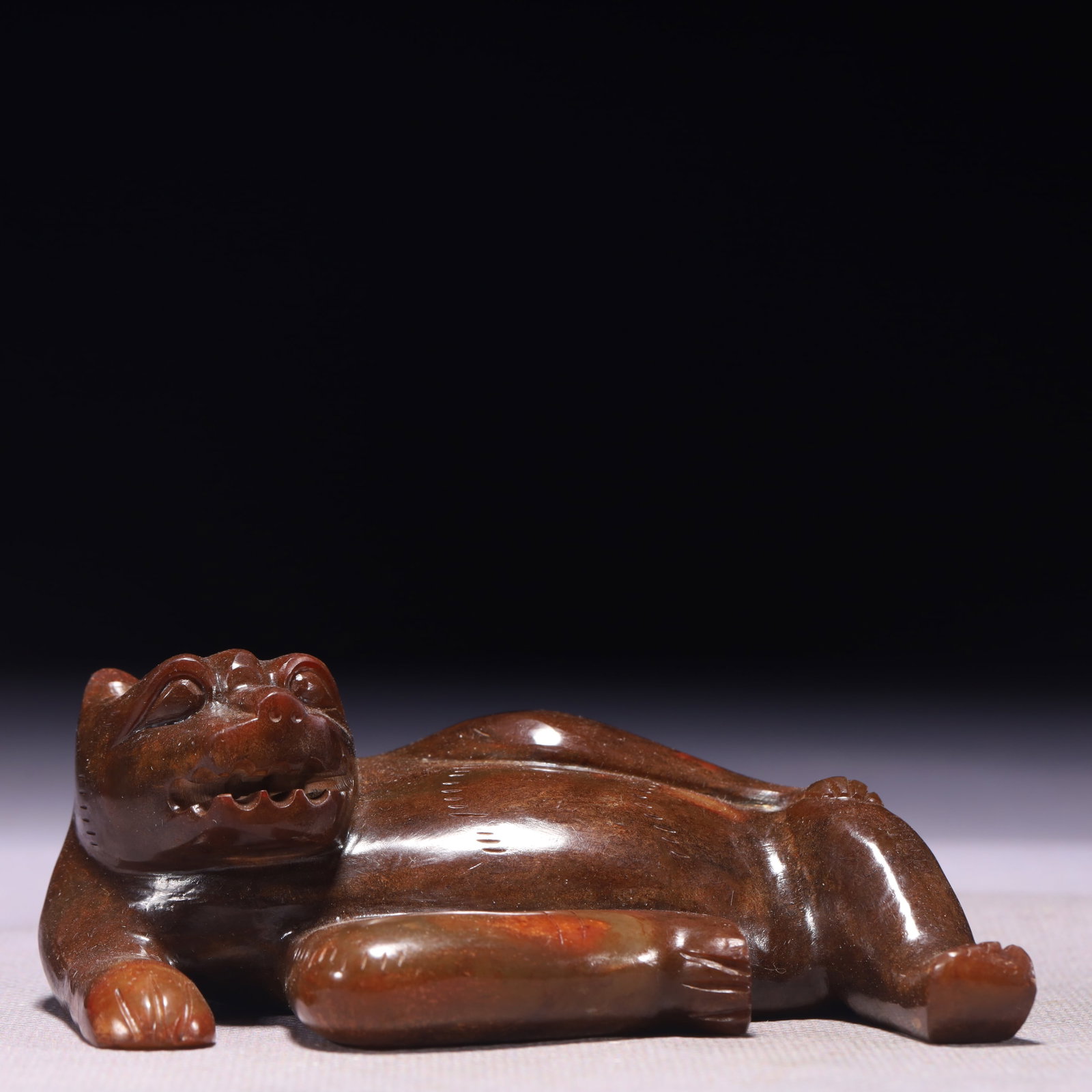 An Exquisite Archaic Jade Beast Ornament: An Exquisite Archaic Jade Beast Ornament,Ancient Time,China,Size:1.8inx2.6inx1.6in,Weight:316g 高古玉兽摆件,中国远古时期