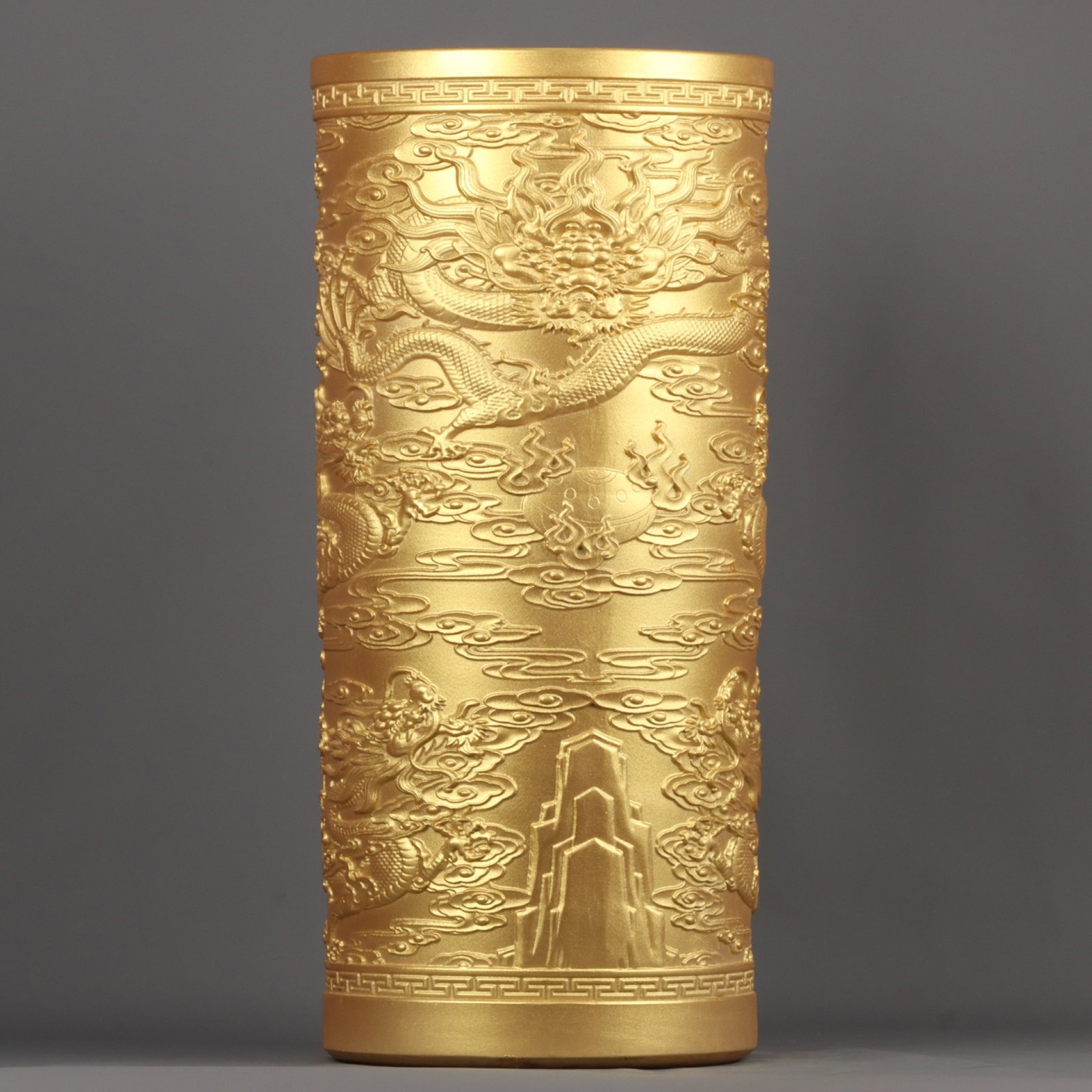 A Huge Gold Ground Auspicious Cloud and Dragon Pattern Brush Pot: A Huge Gold Ground Auspicious Cloud and Dragon Pattern Brush Pot,Qing Dynasty,China,Qianlong Six-character Mark,Size:21.3inx9.8in 金地祥云龙纹笔筒,È