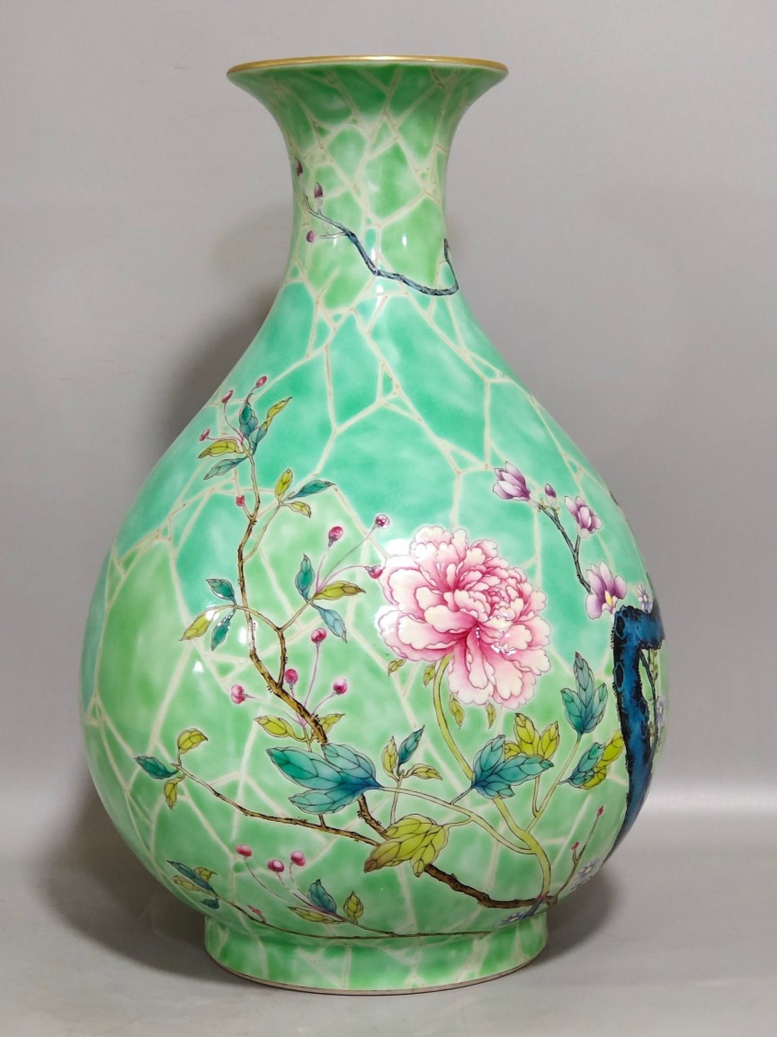 A Rare Green Ground Famille-Rose Painted Gold Flower and Bird Pattern Vase: A Rare Green Ground Famille-Rose Painted Gold Flower and Bird Pattern Vase,Qing Dynasty,China,Yongzheng Six-character Mark,Size:11.6inx7.1in 绿地粉彩描金花