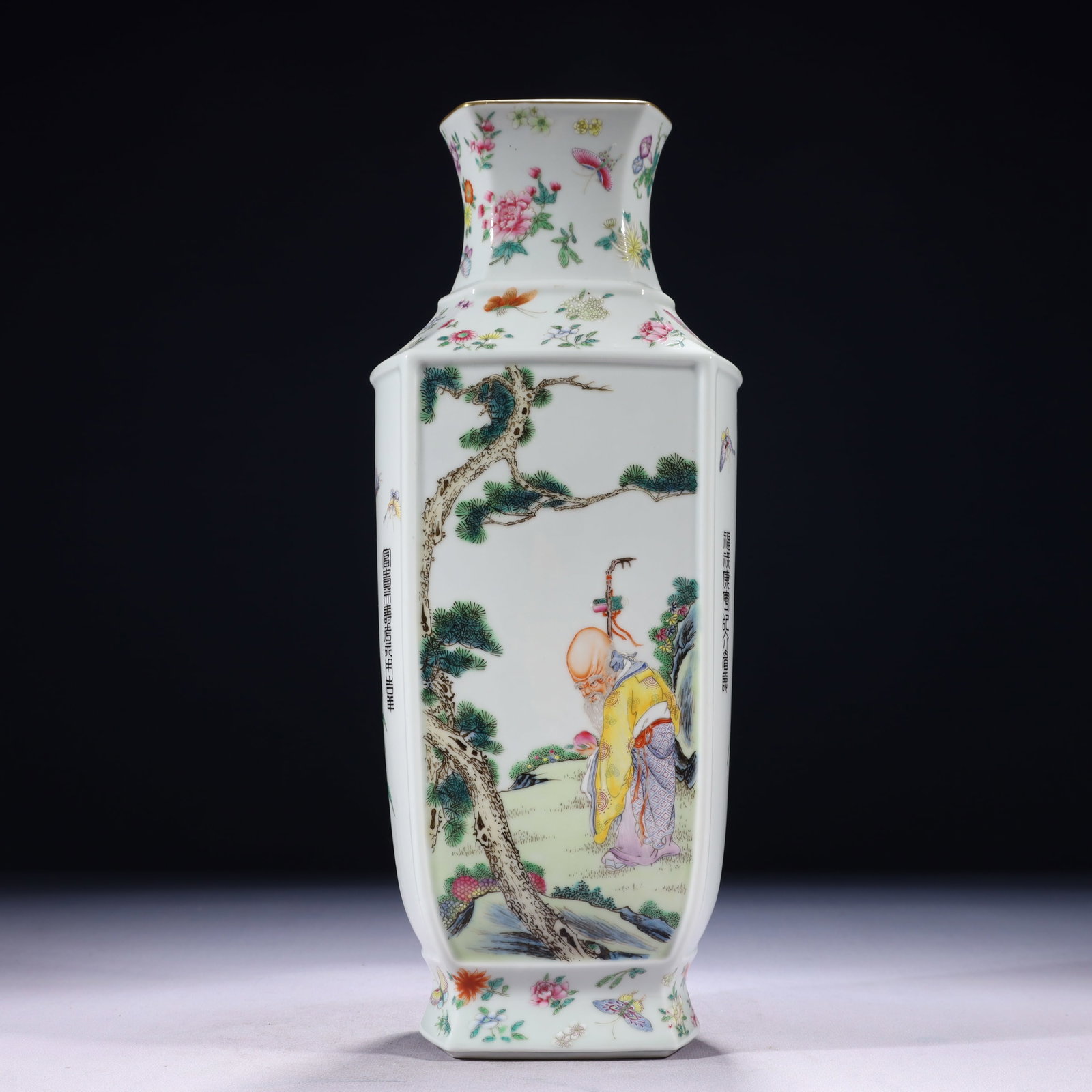 An Exquisite Famille-Rose Painted Gold Character and Story Pattern Vase: An Exquisite Famille-Rose Painted Gold Character and Story Pattern Vase,Qing Dynasty,China,Qianlong Six-character Mark,Size:5.5inx3.9inx13.8in,Weight:1750g ??????????,????,?????