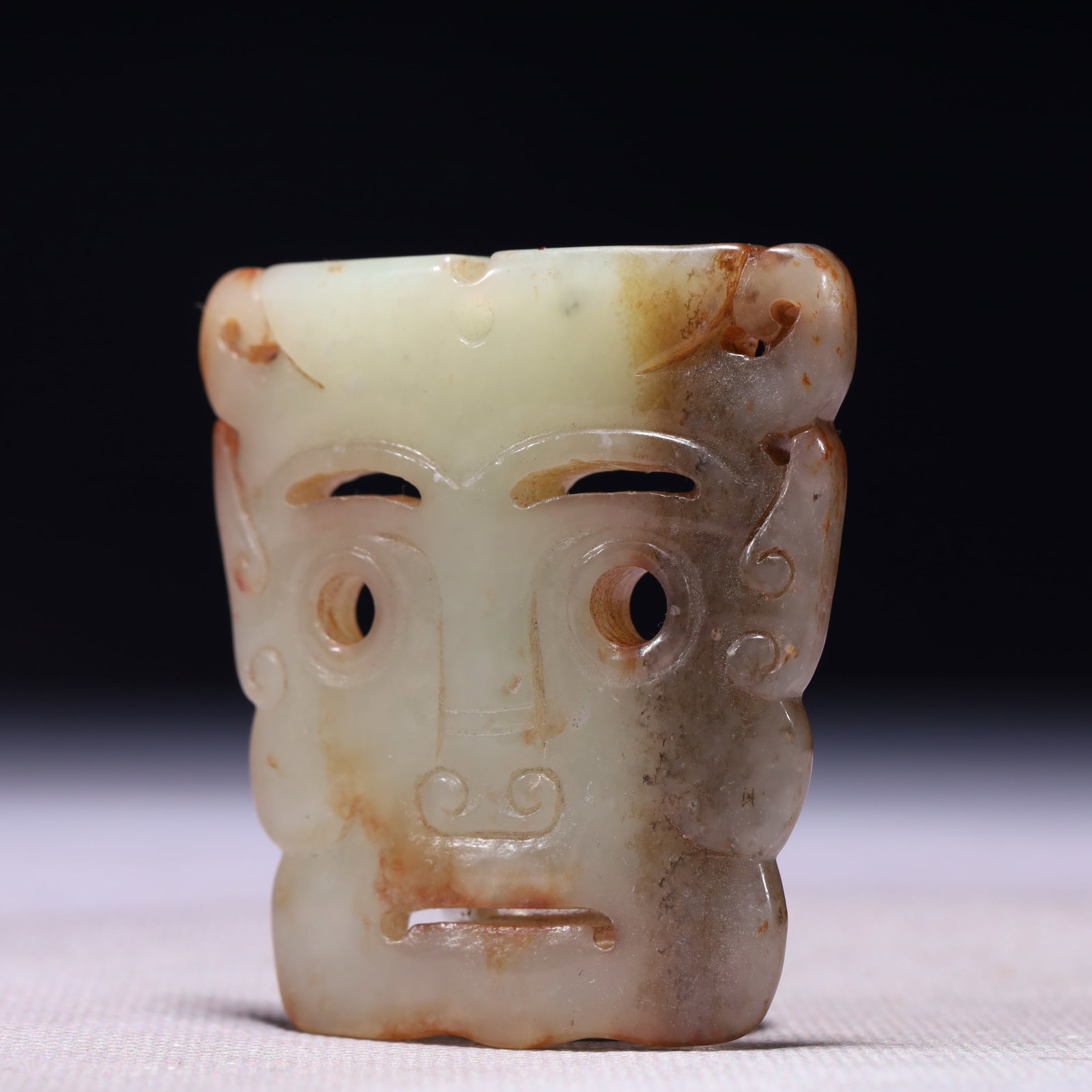 An Exquisite White Jade Figure-Face Pattern Pendant - 2