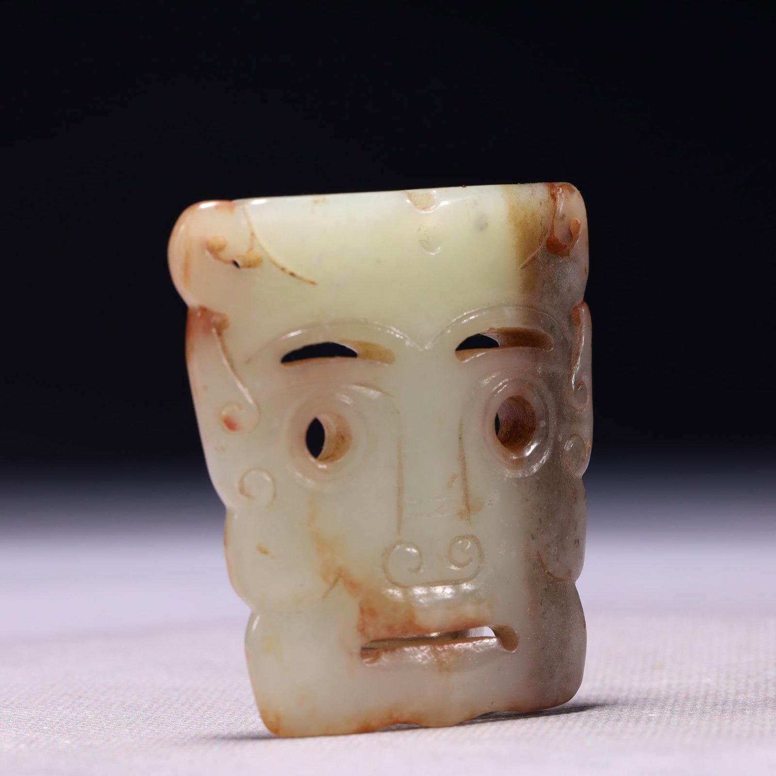 An Exquisite White Jade Figure-Face Pattern Pendant - 3