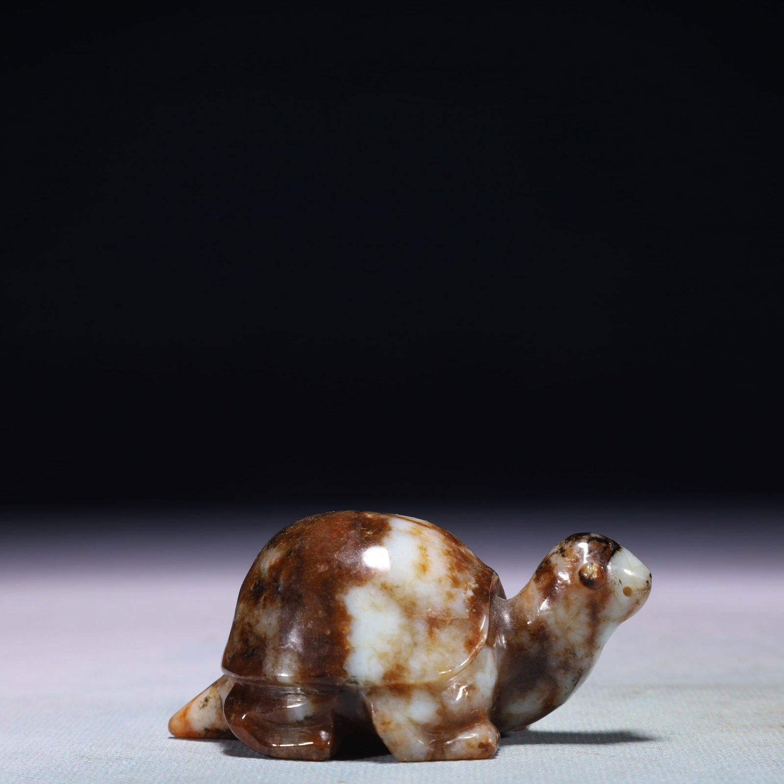 An Exquisite White Jade Turtle Ornament: An Exquisite White Jade Turtle Ornament,Qing Dynasty,China,Size:3.1inx2inx1.4in,Weight:170.8g 白玉龟摆件,中国清代